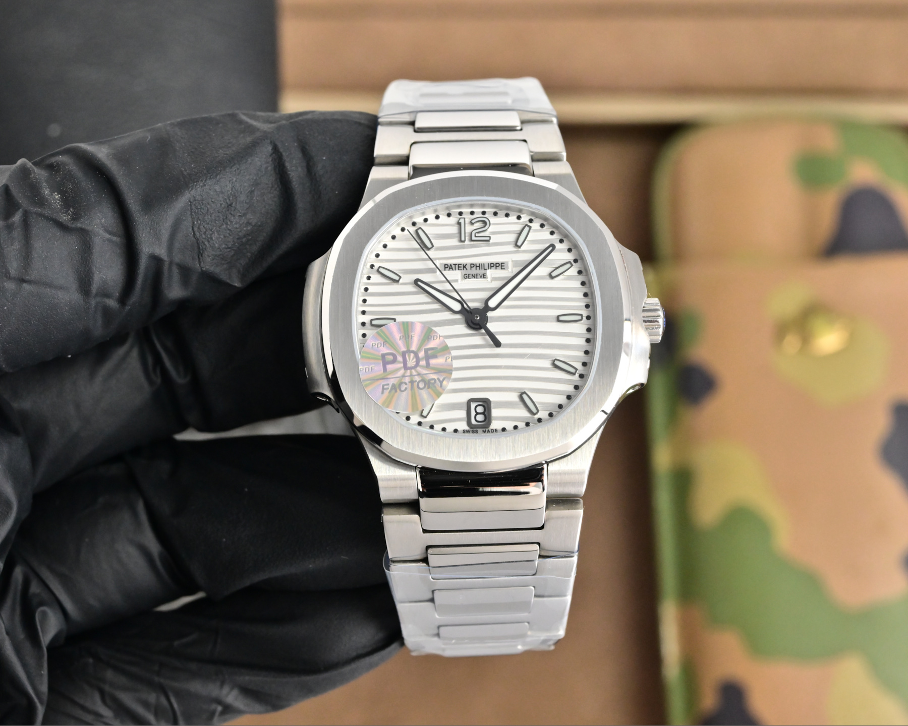 NO:727216,White case 1550, gold case 1600, diamond case 50 PDF Factory2025 Wall crack recommended PDF version all-in-one machine Patek Nautilus series high-value women's watch [2025 super masterpiece top version] Patek Philippe sports elegant Nautilus women's watch P is coming!  Welcome to compare the details 1. Equipped with an exclusive customized version of Cal.324 all-in-one automatic movement (not an ordinary plywood machine), the time can be adjusted without stopping seconds, the time can be adjusted without stopping seconds, special kinetic energy storage of 45 hours, vibration frequency of 28800 per hour. 2316L customized ergonomic strap!  3The size of the watch is 35.2MM and the thickness is 8.6mm, which is consistent with the original!  4. Inlaid with 56 Swarovski crystal diamonds, the same number as genuine diamonds. 5. The watch mirror is double-sided anti-glare sapphire crystal glass. 6. The color and luminous effect of the words are consistent with the genuine product.  philippe19860909白壳1550,金壳1600,钻壳50 PDF Factory2025 墙裂推荐PDF版本一体机 百达鹦鹉螺系列高颜值女表【2025超神之作 顶级版本】百达.翡丽运动优雅鹦鹉螺女款腕表P强势来袭！欢迎对比细节 1搭配独家定制版Cal.324一体机自动机芯(非普通夹板机）,调时不停秒,调时不停秒,特惠动能储存45小时,振频28800每小时. 2316L定制级人体工程学表带！ 3腕表尺寸35.2MM,厚度8.6mm与原装一致！ 4镶嵌56颗施华洛世奇水晶钻与正品钻石数量一致 . 5表镜双面防眩目蓝宝石水晶玻璃. 6字面色泽夜光效果均与正品一致. “没人能拥有百达翡丽,只不过为下一代保管而已.” 优雅大气 完美演绎职场女性的时尚品味,在优雅之余又不失强悍霸气. PDF Factory2025匠心力作 欢迎表友品鉴,,swarovski,patek philippe,Watch