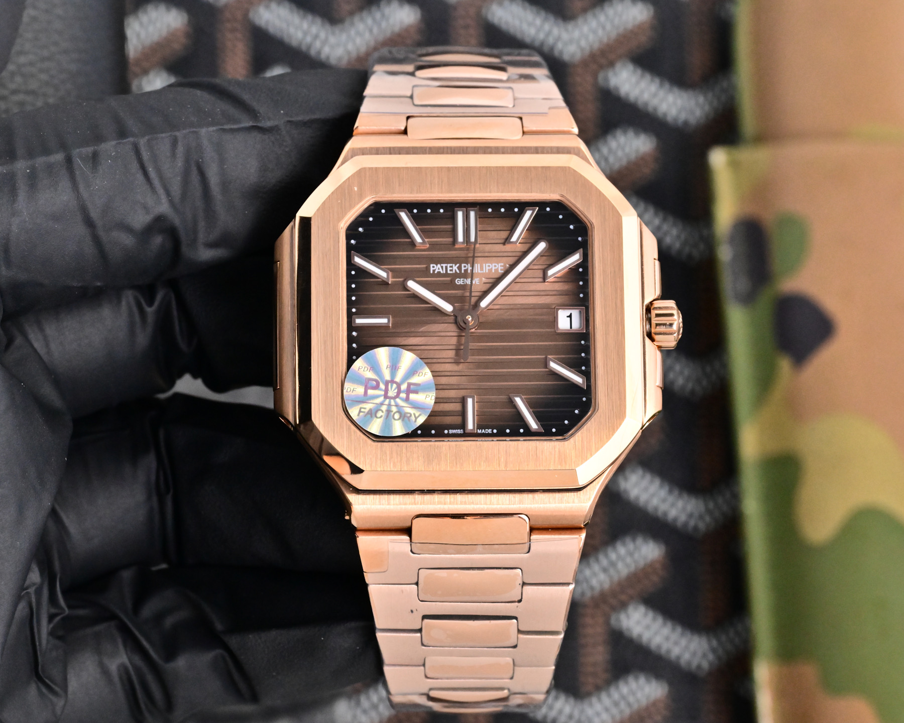 NO:947315,PDF FactoryV2 version of the all-in-one true winding gear movement, with non-stop time adjustment and accurate balance wheel movement, 45mm thick and 8.3mm. Patek Philippe launches a new series of CUBITUS (5821 watch-watch) Highlight Feature 1 Movement: Equipped with customized modified Cal.26-  SC. Realizes a real gear all-in-one machine, and can adjust the time without stopping seconds, and adjust the time without stopping seconds. The position of the balance wheel is consistent with the genuine product, and the automatic winding movement. 2. Steel strap: 316L custom-grade ergonomic strap, new buckle style. 3. Case: size 45 mm and thickness only 8.  3mm is the diagonal length of the case (i.e. 10 o'clock to 4 o'clock), the size is 40 mm and the thickness is 8.5 mm. Because the case is approximately square, the width of the upper and lower sides will be less than this value, so the visual effect is not very large. Please pay attention to the PDF details.  Paired with it, 5821 is a sports-style watch that can be paired with formal and casual styles on a daily basis.,, patek philippe19860909PDF FactoryV2版本一体机真上链齿轮机芯,及调时不停秒,认准对版摆轮机芯,45mm厚度8.3mm.百达翡丽重磅推出新系列CUBITUS（5821腕表-腕表） 亮点特色1机芯:搭载定制改Cal.26- SC.实现真齿轮一体机,及调时不停秒,调时不停秒,摆轮位置均与正品一致,自动上链机芯.2钢带:316L定制级人体工程学表带,新扣款式.3表壳:尺寸45毫米厚度仅8.3mm,为表壳对角线长度(即10点位至4点位),尺寸40毫米厚度8.5mm,因为表壳近似于方形,上下边的宽度会小于这一数值,所以视觉效果并不是很大.请认准PDF细节. 搭配上,5821,属于运动风格腕表,日常搭配正装和休闲风格也可以.,,patek philippe,Watch