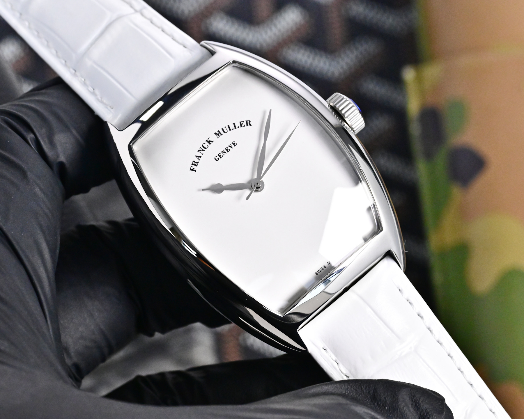 NO:944437,fm simple three-hand mechanical leather white case, rose black, steel belt model 50 fm barrel-shaped arch bridge case LM8 Frank Muller fully automatic mechanical movement, double-sided calfskin original pin buckle-FRANCK MULLER Under the scorching sun, the much-anticipated buckle 316 stainless steel pin buckle FM size diameter 40mm thickness 14.50mm  Franck Muller's CASABLANCA wine barrel series has the same FM classic and thick case, and the literal integration of the compass is a great innovation!  Luxurious and exquisite recommended men's multifunctional quartz watch. The best luxury recommendation for gift giving, please look for the exclusive quality,,franck muller,cowhide19860909fm简约三针机械皮白壳 玫黑 钢带款50 fm酒桶形拱桥状壳LM8法兰克穆勒全自动机械机芯 双面小牛皮原装针扣-FRANCK MULLER烈日之下 万众瞩目表扣316精钢针扣FM 尺寸直径40mm 厚14.50mm 法兰克穆勒CASABLANCA酒桶系列一如既往FM经典厚实的表壳,字面整合了指南针实为一大创举！奢华精致推荐男士多功能石英腕表 送礼最佳奢华推荐请认准独家品质,,franck muller,cowhide,Watch