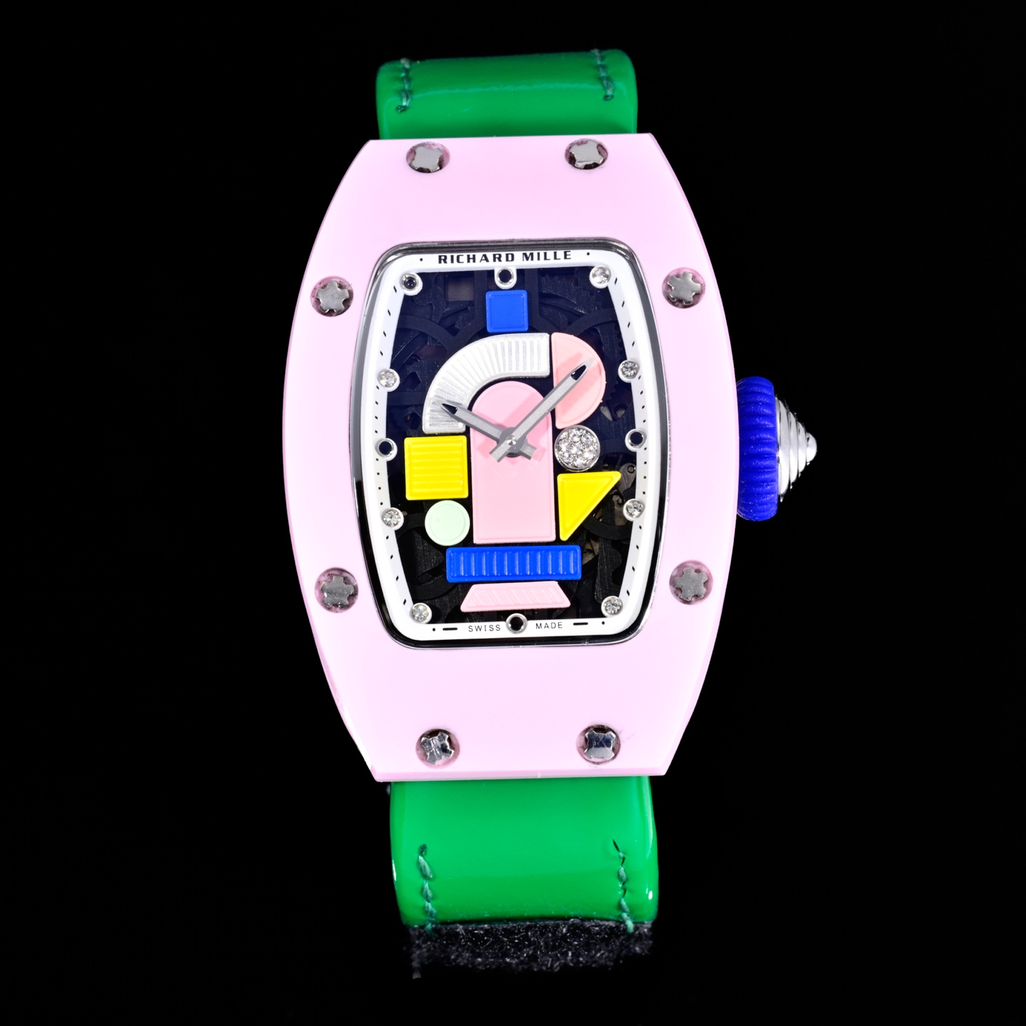 NO:896055,RM07-01 geometric limited edition, button barcode sideways, original version, cloth belt model, belt model, many colors. There are two sizes, the short one is 58mm and the long one is 65mm. The dial is composed of geometric elements such as circles, rectangles, triangles, trapezoids, fans, etc. in the form of building blocks. Each geometric element is decorated with different colors and materials [Like R] The combination is perfect  'Complexity is not only the superposition of forms, but the exploration of limits. Every mechanical structure pursues precision and lightness, and every operation challenges the boundaries and possibilities. It is like an adventure, not only recording time, but also recording courage and innovation. The person who wears it is an explorer of time, feeling the power and speed in every second, letting thoughts and actions collide silently, and creating the ultimate moment of his own.19860909RM07-01几何限量款 扣子条码侧身原装对版,布带款,皮带款,颜色多多 有俩个尺寸,短的58mm 长款65mm 表盘以积木形式组合成圆形、矩形、三角形、梯形、扇形等几何元素,每一种几何元素都采用不同的色彩和材质装饰[赞R]搭配得非常完美 “复杂不仅是形式的叠加,而是对极限的探索.每,一处机械结构都追求精密与轻盈,每一次运转都挑战边界与可能.它像一次冒险,不仅记录时间,更记录勇气与创新.佩戴它的人,是时间的探索者,在每一秒中感受力量与速度,让思想与行动在无声中碰撞,创造属于自己的极致瞬间,,Watch