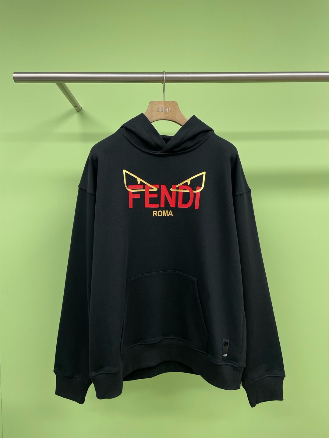 NO:295071,Fendi Centennial Commemorative Little Monster Hooded Sweatshirt, using 320g active black terry sweatshirt material, 2x2 threads, soft, comfortable and breathable, contrasting colors are matched with a fierce little monster with a fierce walk, fashionable and touching, giving people a strong visual impact, the print is fixed through high temperature, the colors are clear and natural, the visual effect of the print is extremely high and has strong durability, the fabric has been washed, the texture is better, it is not easy to deform, it is not easy to shrink, it is not easy to fade, it maintains long-term beauty, and the loose style is the same as men and women. Code XS SML,,fendi,fendi,hoodie,sweatshirts,hats,alexander wang19860909Fendi芬迪百年纪念款小怪兽连帽卫衣,采用 320克活性黑毛圈卫衣料,2x2螺纹,触感柔软舒适透气性好,撞色搭配奶凶奶凶的小怪兽,走路有风,时尚有感,让人过目不忘,给人一种强烈的视觉冲击,印花通过高温来进行固色,色彩清晰自然,印花的视觉效果质量极高且持久性强,面料都经过浇洗,手感质感更佳,不易变形,不易缩水,不易褪色,保持长久的美观,宽松版型男女同款. 码XS SML,,fendi,fendi,hoodie,sweatshirts,hats,alexander wang,Women's clothing