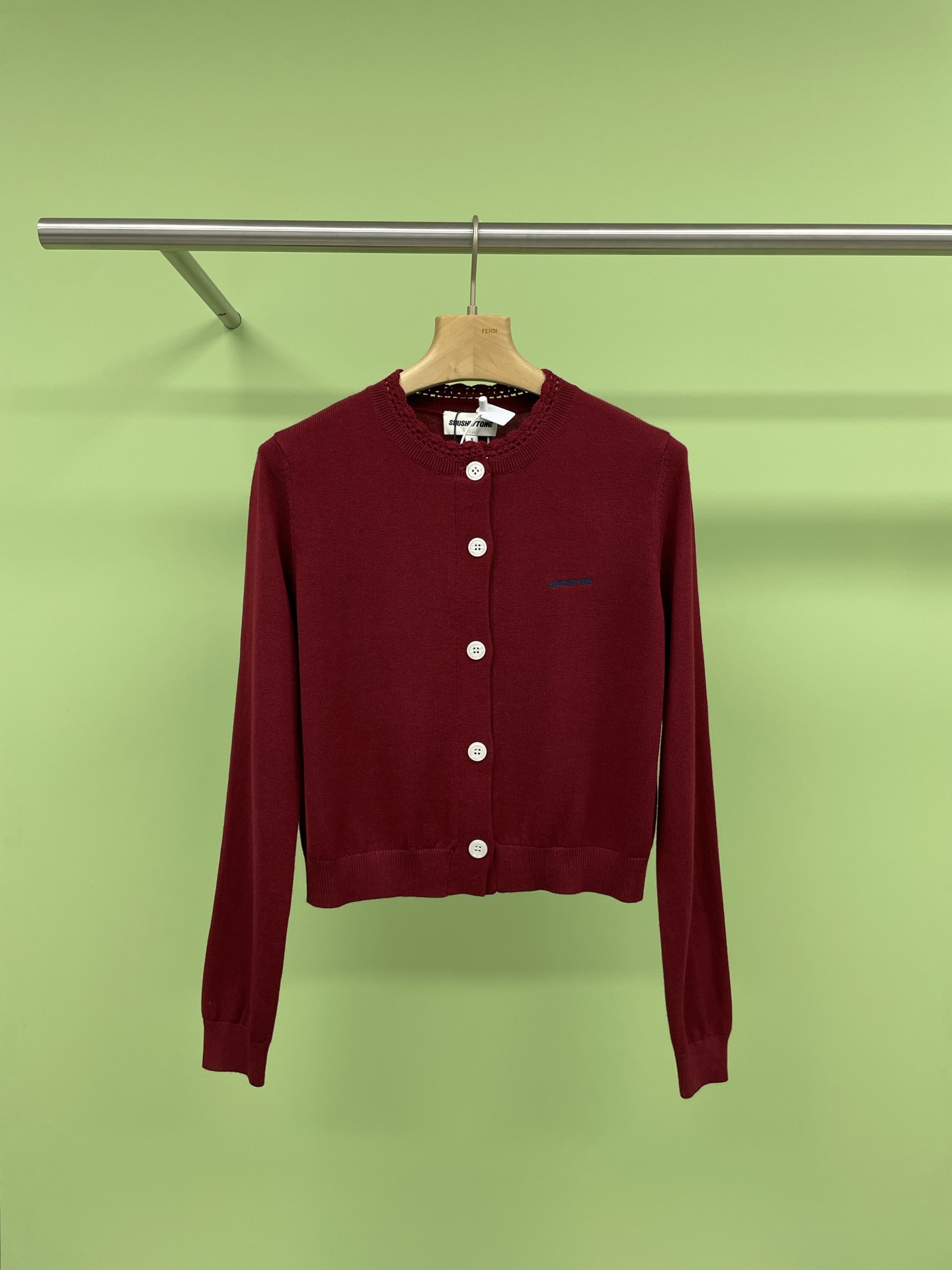 NO:306804,SHUSHUTONG2025 spring new round neck embroidered logo knitted cardigan women's top jacket. This sweater is made of high-quality knitted fabric, soft and comfortable, and very comfortable to wear. The loose style design not only can modify the figure well, but also allows you to move freely and show your elegant temperament. The lace neckline adopts a round neck design, which is simple and elegant, and will not look too complicated. The letter embroidery design makes the whole sweater more fashionable and stylish, allowing you to stand out from the crowd. The color of this sweater is also very suitable for the spring atmosphere. The dark design makes you look more mature and stable, and it is also very versatile. You can match various different clothing to create different styles. If you want to be the most beautiful yourself, then this elegant girlish round neck letter embroidered knitted cardigan sweater for women is definitely a choice you cannot miss.  SML, Jackets & coats, sweaters, alexander wang19860909SHUSHUTONG2025春装新圆领款刺绣logo针织开衫女款上衣外套,这款毛衣采用高品质的针织面料,柔软舒适,穿着起来非常舒适,宽松的版型设计,不仅能够很好地修饰身材,还能够让你自由自在地活动,尽情展现自己的优雅气质,花边领口采用了圆领设计,简约大方,不会显得过于复杂,而字母刺绣的设计,则让整件毛衣更加时尚有型,让你在人群中脱颖而出,这款毛衣的颜色也非常适合春季的气息,深色系的设计,让你看起来更加成熟稳重,同时也非常百搭,可以搭配各种不同的服饰,打造出不同的风格,如果你想要成为最美的自己,那么这款优雅少女风的圆领字母刺绣针织开衫毛衣女,绝对是你不可错过的选择. 码数SML,,jackets & coats,sweaters,alexander wang,Women's clothing