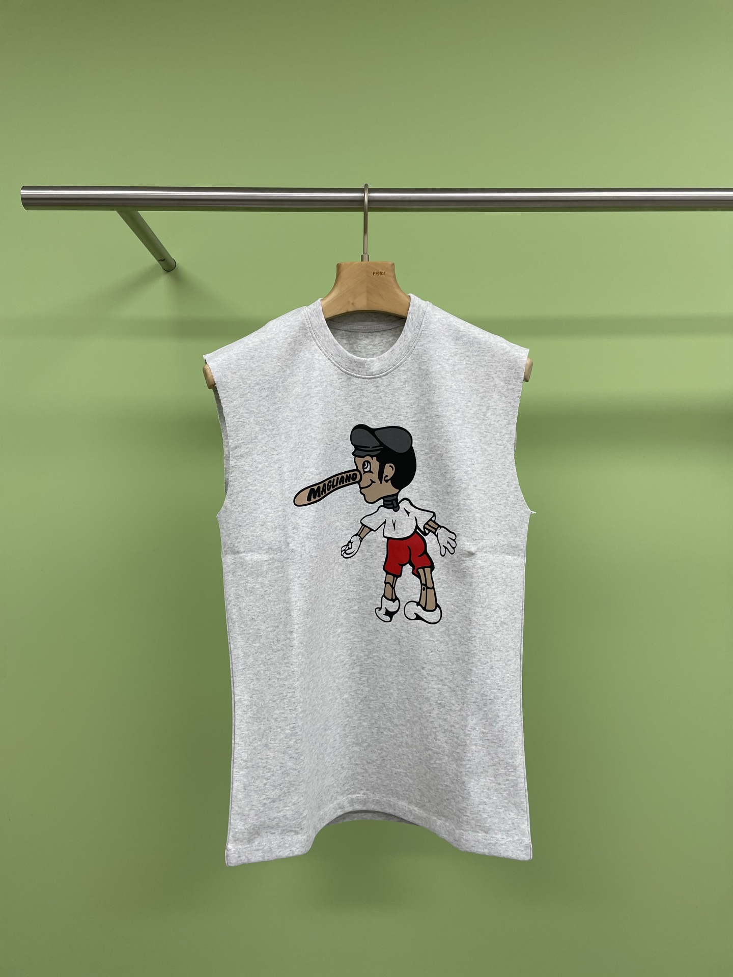 NO:306778,BLUEDOT MAGLIANO Pinocchio Print Loose Casual Sleeveless Vest Top, a must-have printed vest for summer, a American retro cartoon printed sleeveless vest top loose and versatile T-shirt, are you attracted by it just by looking at the name? This vest adopts a super popular printing design, allowing your summer look to instantly improve the grade. Not only that, its material is super comfortable and breathable, it is the best choice for home or outdoor activities. The style of this vest is loose, whether you are a slim lady or a plump beauty, you can easily control it. Paired with simple shorts or trousers, you can easily show the fashion sense of summer. Don’t hesitate, this printed vest is definitely worth buying. SML, shorts, tees, t-shirt, alexander wang19860909BLUEDOT MAGLIANO 匹诺曹印花宽松休闲无袖背心上衣,夏日必备的印花背心来啦,美式复古卡通印花无袖背心上衣宽松百搭T恤,是不是光看名字就已经被它吸引了呢,这款背心采用了超流行的印花设计,让你的夏日look瞬间提升档次,不仅如此,它的材质超级舒适,透气性极佳,无论是居家还是户外活动都是不二之选,这款背心的款式宽松,无论你是苗条小姐姐还是丰满美女,都能轻松驾驭,搭配简单的短裤或长裤,就能轻松展现出夏日的时尚感,别犹豫了,这款印花背心绝对值得入手. 码数SML,,shorts,tees，t-shirt,alexander wang,Women's clothing