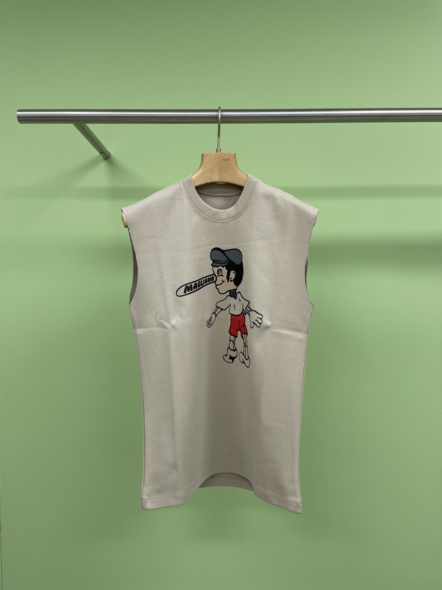 NO:306793,BLUEDOT MAGLIANO Pinocchio Print Loose Casual Sleeveless Vest Top, a must-have printed vest for summer, a American retro cartoon printed sleeveless vest top loose and versatile T-shirt, are you attracted by it just by looking at the name? This vest adopts a super popular printing design, allowing your summer look to instantly improve the grade. Not only that, its material is super comfortable and breathable, it is the best choice for home or outdoor activities. The style of this vest is loose, whether you are a slim lady or a plump beauty, you can easily control it. Paired with simple shorts or trousers, you can easily show the fashion sense of summer. Don’t hesitate, this printed vest is definitely worth buying. SML, shorts, tees, t-shirt, alexander wang19860909BLUEDOT MAGLIANO 匹诺曹印花宽松休闲无袖背心上衣,夏日必备的印花背心来啦,美式复古卡通印花无袖背心上衣宽松百搭T恤,是不是光看名字就已经被它吸引了呢,这款背心采用了超流行的印花设计,让你的夏日look瞬间提升档次,不仅如此,它的材质超级舒适,透气性极佳,无论是居家还是户外活动都是不二之选,这款背心的款式宽松,无论你是苗条小姐姐还是丰满美女,都能轻松驾驭,搭配简单的短裤或长裤,就能轻松展现出夏日的时尚感,别犹豫了,这款印花背心绝对值得入手. 码数SML,,shorts,tees，t-shirt,alexander wang,Women's clothing