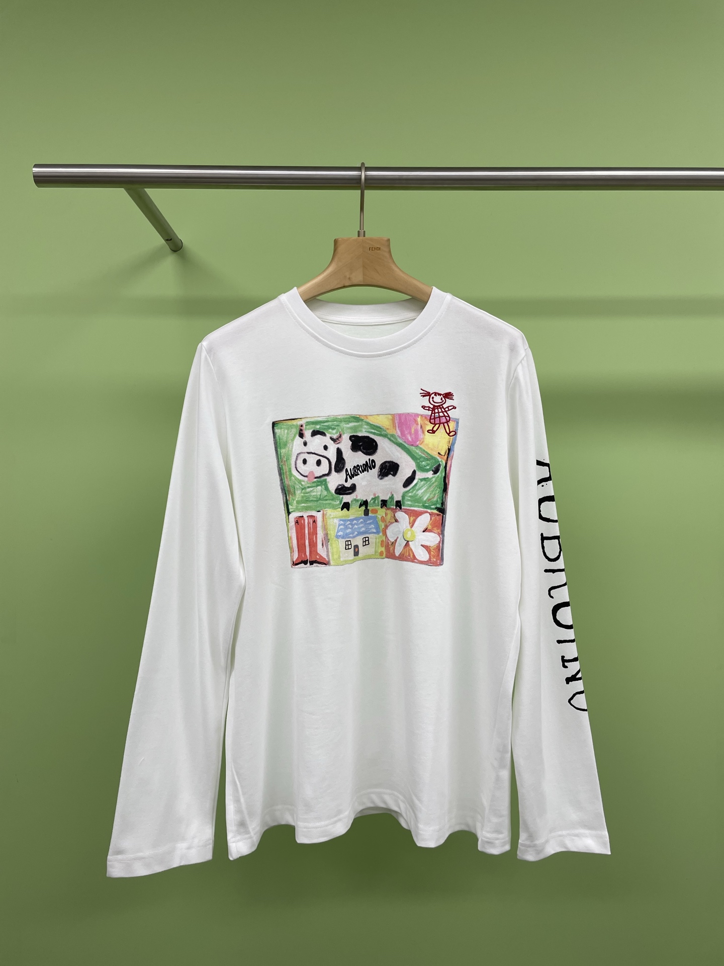 NO:307744,AUBRUINO Cow Farm Print Loose Round Neck T-shirt, Cow Farm T-shirt with Grass at a glance, Cow Farm Print with Children-like brushstrokes on the chest, Childish-like embroidery, and is particularly warm and cute, the overall casual style is loose and comfortable, the cotton Galaiser fabric is soft and skin-friendly, and it is very practical and special style to wear alone or in the spring and autumn seasons. Grass at a glance, soft and glutinous and skin-friendly, cute deformation English letter printing is interesting to age, and the loose style is really slack and eye-catching, whether it is worn with skirts or pants. SML P,, skirts,tees, t-shirt,alexander wang19860909AUBRUINO奶牛农场印花宽松圆领T恤,一眼种草超可爱的奶牛农场T恤,胸前孩童般笔触的奶牛农场印花,童趣生动,配以小女孩形象的剌绣点缀,特别温馨可爱,整体休闲版型宽松舒适,棉加莱赛尔面料柔软亲肤,春秋季节单穿或做内搭都是很实穿又特别的款式,一眼种草,软软糯糯巨亲肤,可爱的变形英文字母印花减龄有趣,宽松版型真的不管搭裙子还是裤子,松弛又吸睛. 码数SML P,,skirts,tees，t-shirt,alexander wang,Women's clothing