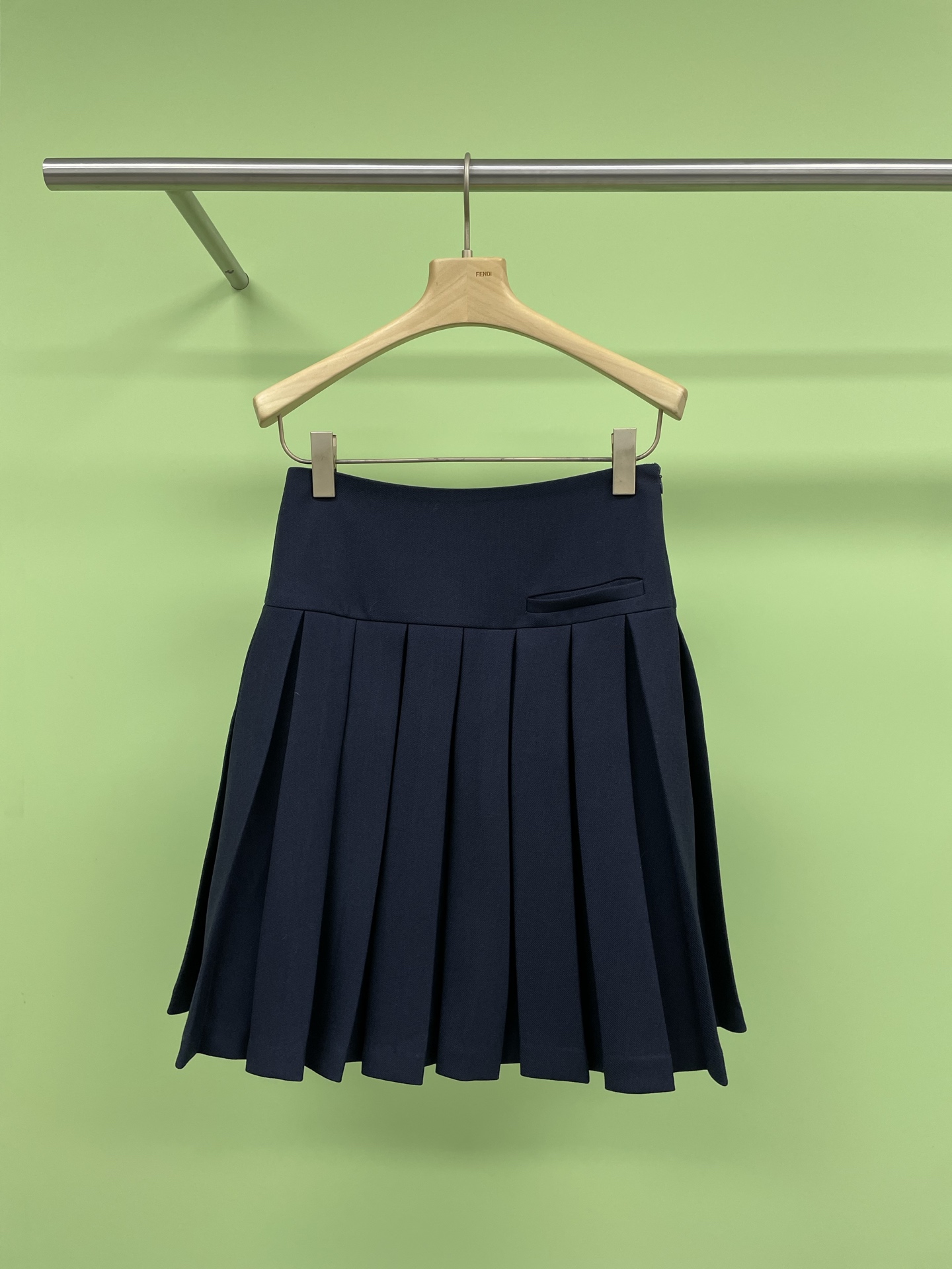 NO:310426,SHUSHUTONG2025 spring clothing new fashionable and versatile trendy single A-line pleated skirt, a flexible pleated skirt, an appropriately beautiful skirt, highlighting your taste and temperament, tall and slim, simple and versatile, soft and comfortable, a unique age-reducing style, selected high-quality fabrics, wear-resistant and durable, the style covers the flesh and makes it look slim, and it is easy to control gentleness and elegance. The style is exquisite to fine, and the wool is more crisp, the surface texture is full, hangs smoothly and skin-friendly, and the thickness is suitable. The inside contains an anti-light lining. The upper body is comfortable and does not stick to the legs, with a ribbon hanging ear design, and it does not deform when drying, the A-line style, the waist fits, the hem is wide, slimming and fashionable, the pleated effect increases the layering, and has a small playful taste. The upper body becomes a beautiful girl who can be salty or sweet in seconds. SML, skirts, alexander wang19860909SHUSHUTONG2025春装新款时尚百搭潮流单品A字百褶半裙,灵动百褶裙,恰到其美的裙子,凸显你的品位气质,上身高挑显瘦,简约百搭,柔软舒适,别具匠心的减龄范,精选优质的面料,耐磨耐穿,版型遮肉显瘦,轻松驾驭温柔与优雅,版型有精至精,羊毛穿着更挺括,表面质感满满,垂顺亲肤,厚薄适宜,内里含防走光内衬,上身舒适不粘腿,附丝带挂耳设计,晾晒不变形,A字版型,腰部贴合,下摆开阔,显瘦有时尚,压褶的效果,增加层次感,且有小俏皮的味道,上身秒变可盐可甜的美少女. 码数SML,,skirts,alexander wang,Women's clothing