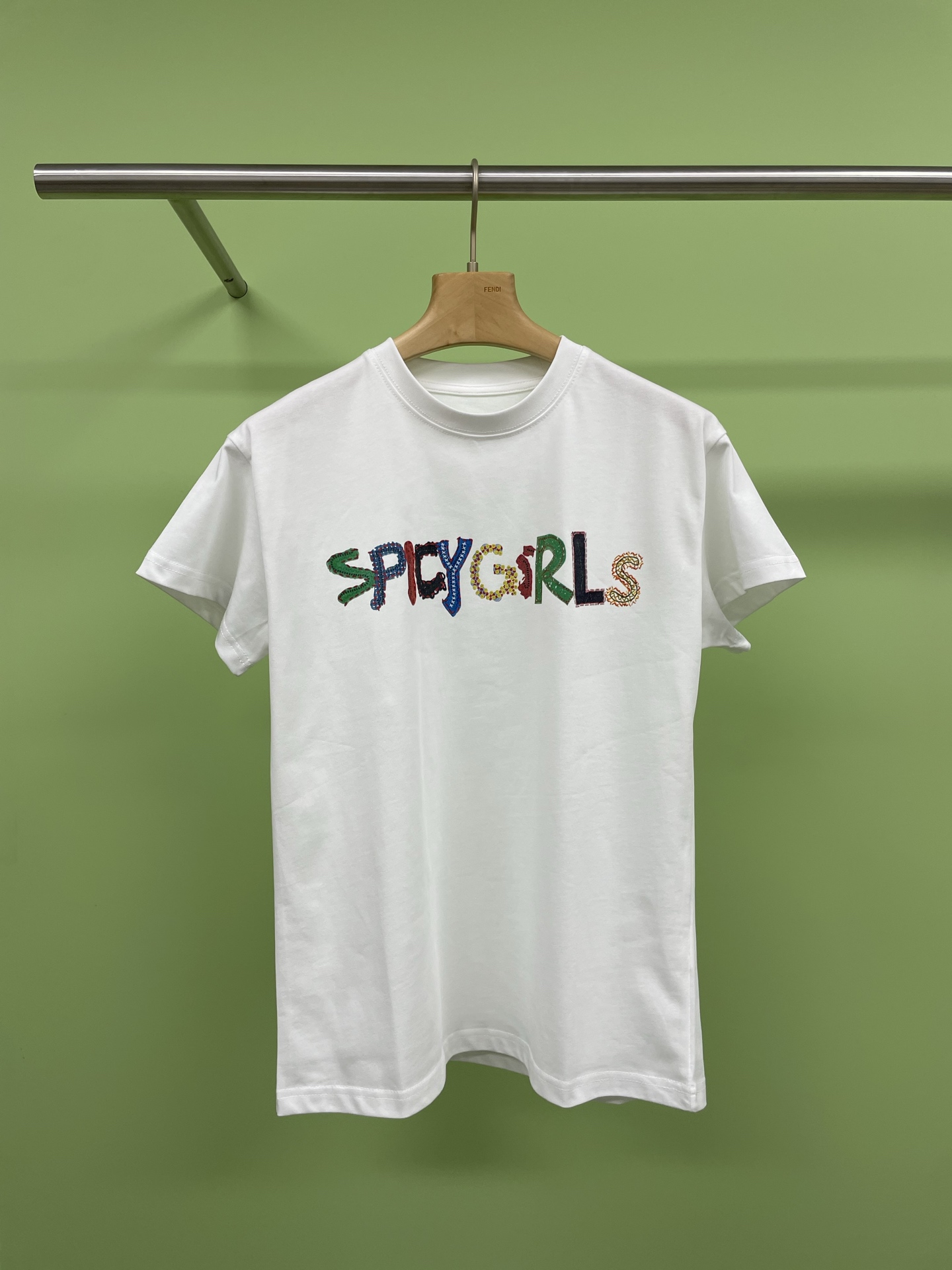 NO:311940,Short  Sentence short sentence designer hand-painted flat T-shirt, this English sentence is destined to make it a more interesting T-shirt. Everyone is more or less expecting something. Putting what you expect on your body may achieve your wish faster. This T-shirt has a colorful ice cream color scheme, a full summer atmosphere, blue baby blue, fresh and low-key teenager feel off-white, lively milky feeling, cleaner and clearer colors, and a sweet and cool feeling when worn.  It is very outstanding when paired with solid color shorts or jeans. A solid and heavy pure cotton T-shirt has a good texture and weight, which is comfortable to wear, breathable and not stuffy. It is a T-shirt that I love to wear in summer. The round neck is loose and straight style, which makes it look slim and not picky. It is a loose and shoulder-length design, and it will not collapse. I really love it. The hand-painted cute graffiti-feeling English font printing design is more personalized, interesting and cute, without a childish feeling, it is durable and not greasy and eye-catching. I will wear it in summer.  SML, shorts, jeans, tees, t-shirt, alexander wang19860909Short Sentence短句设计师手绘平面T恤,这个英文句子注定让它变成更有趣的一件T恤,大家都或多或少在期许着一些东西,把你期许的东西穿在身上或许能更快的愿望达成,这件T恤拥有着冰淇淋的彩色配色,满满的夏日氛围感,蓝色系的baby蓝,清新和低调少年感米白色,活泼奶呼呼的感觉,更干净又清透的色彩,穿上有种甜酷感,搭配起纯色短裤或者牛仔裤都很出彩,扎实克重的纯棉T恤,质感份量感妥妥的好,好穿舒适,透气不闷热,是夏天里会爱穿的T恤啦,圆领宽松直筒的版型,显瘦不挑人的好穿,宽松落肩型设计,不会垮的慵懒感,真的很爱了,手绘可爱涂鸦感英文字体印花设计,更加的有个性趣味可爱,又不会有幼稚感,耐看不腻还很吸睛,听我的夏天就穿它. 码数SML,,shorts,jeans,tees，t-shirt,alexander wang,Women's clothing