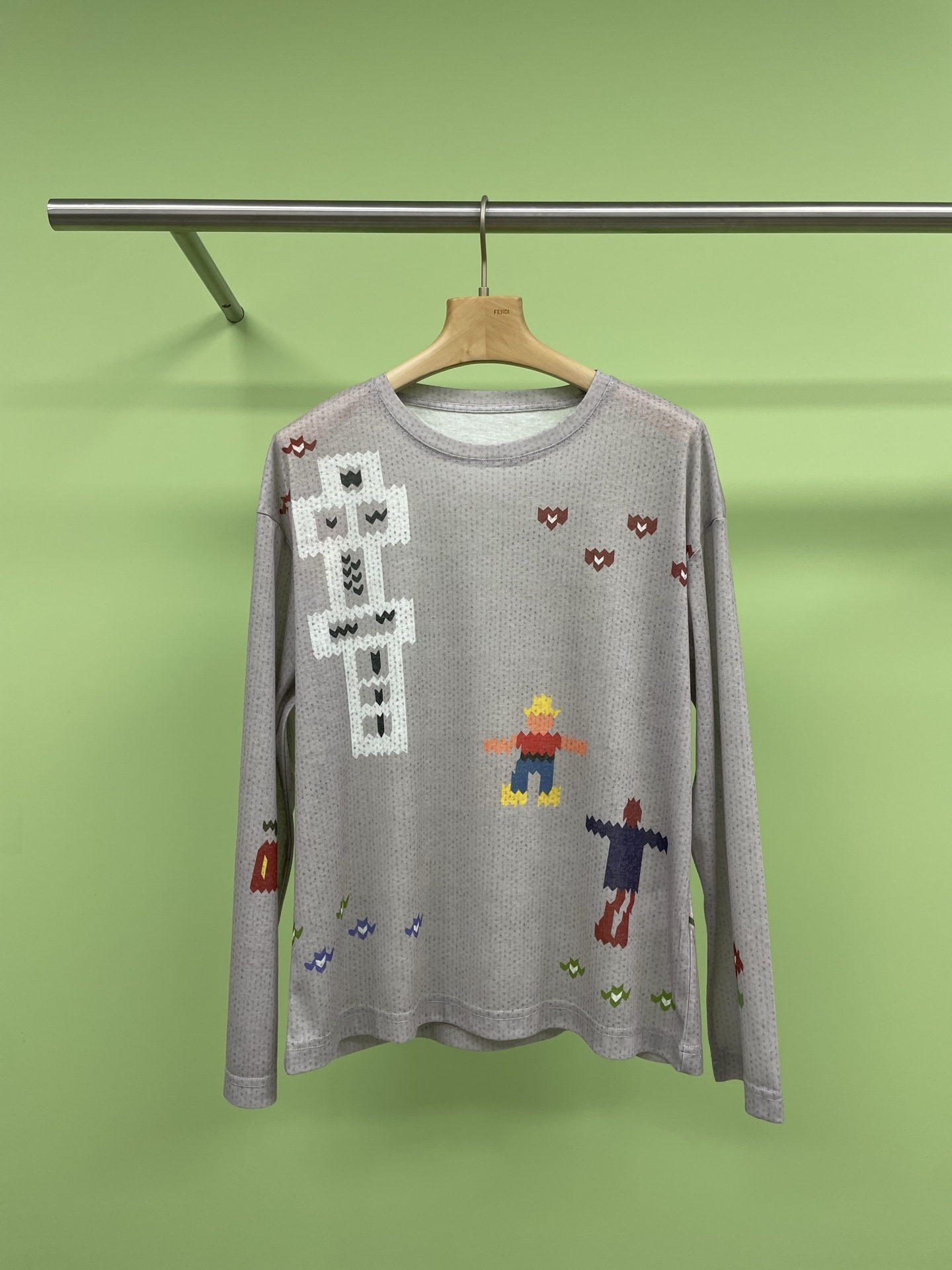 NO:311946,Short Sentence short sentence designer children's funny print long-sleeved T-shirt, the one I fell in love with was chased by asking about the long-sleeved print, so cute. Baozi, this loose and slim mosaic print, which looks good, whoever wears it, does not pick on the figure at all, and can hide the flesh. It is lazy and casual atmosphere when worn. The childlike print is so cute, and it hits my heart in an instant. Who can refuse such a cute childhood game console interface, full of details, and the overall look is lively and playful. Whether it is matched with jeans, skirts, or wide-leg pants, it is very exciting. It is very suitable for wearing on the street or at home. Sisters who like cute style must not miss it. If you wear it, you will be a walking 