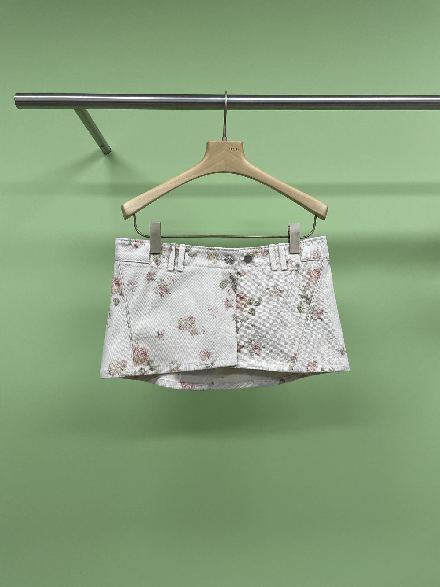 NO:320550,OPEN YY 2025 Spring Sweet and Spicy Floral Multi-layer Mini Shorts Skirt Pants, Skirts and Double Shorts, Layer Skirts and Pants are designed with a sense of security, and you can't take care of the big moves. The slits on the side are longer, which makes your legs look taller, slimmer and longer, pure and seductive, and it's really amazing to wear a small vest T-shirt. It's really hard not to love it. Whether you are a small person or a tall person, you can easily control it. It's cool and comfortable to wear, and the style is versatile, and it can easily control it whether it's casual or formal occasions. I sincerely recommend it to everyone who loves beauty. SML, skirts, shorts, tees, t-shirt, alexander wang19860909OPEN YY2025年春季甜辣碎花多层迷你短裤半身裙裤,是裙子也是短裤双,层裙设裤计自带安全感,大动作也担不心走,光侧边开叉拉长腿比,显高显瘦显腿长,纯欲又撩人,随便搭配小背心T恤都很绝,真的难很不爱,不管是小个子还是高个子,都能轻松驾驭,穿着凉爽舒适,而且风格百搭,无论是休闲还是正式场合,都能轻松驾驭.真心推荐给每一个爱美的你. 码数SML,,skirts,shorts,tees，t-shirt,alexander wang,Women's clothing