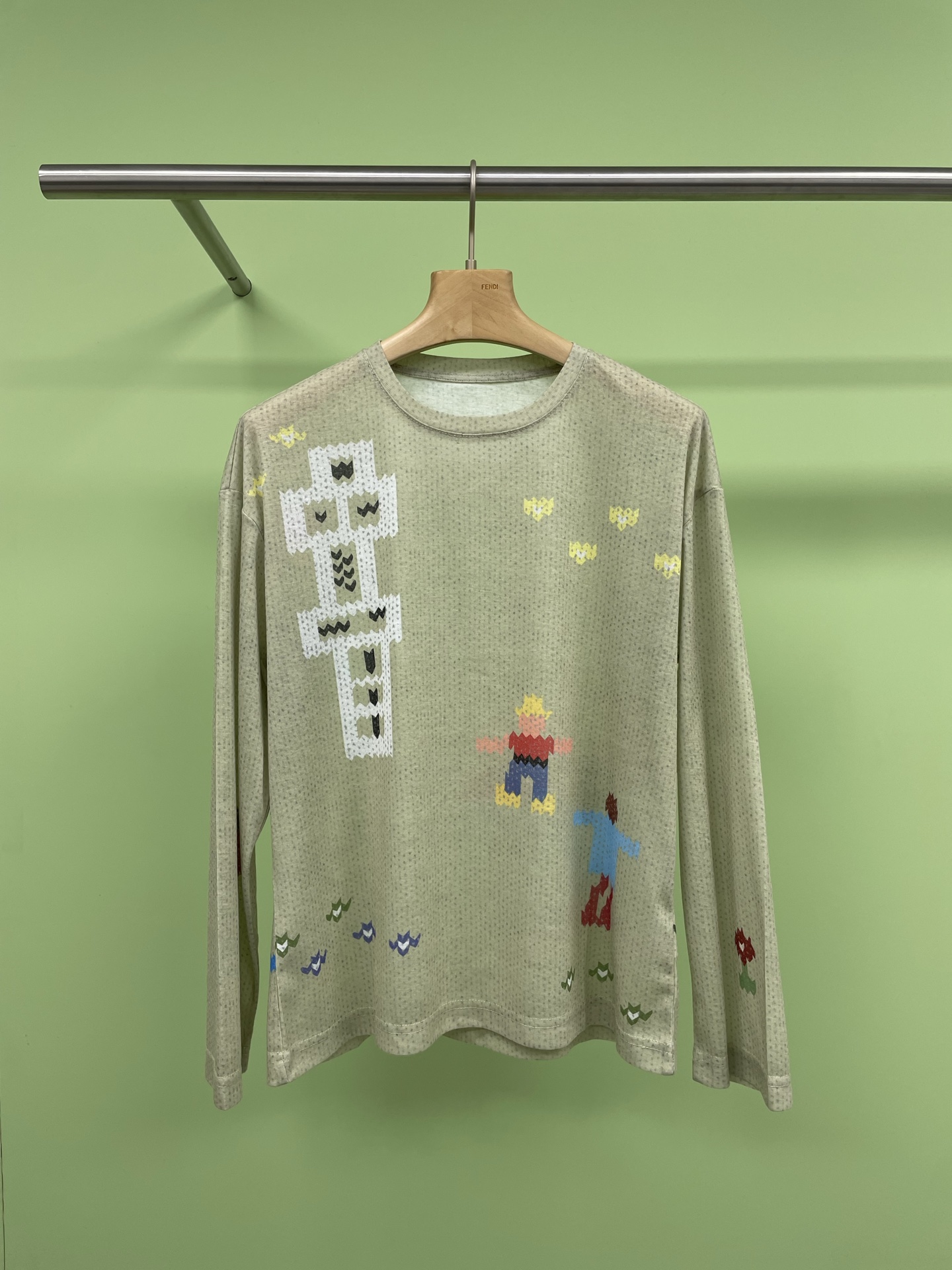 NO:325224,Short Sentence short sentence designer children's funny print long-sleeved T-shirt, the one I fell in love with was chased by asking about the long-sleeved print, so cute. Baozi, this loose and slim mosaic print, which looks good, whoever wears it, does not pick on the figure at all, and can hide the flesh. It is lazy and casual atmosphere when worn. The childlike print is so cute, and it hits my heart in an instant. Who can refuse such a cute childhood game console interface, full of details, and the overall look is lively and playful. Whether it is matched with jeans, skirts, or wide-leg pants, it is very exciting. It is very suitable for wearing on the street or at home. Sisters who like cute style must not miss it. If you wear it, you will be a walking 