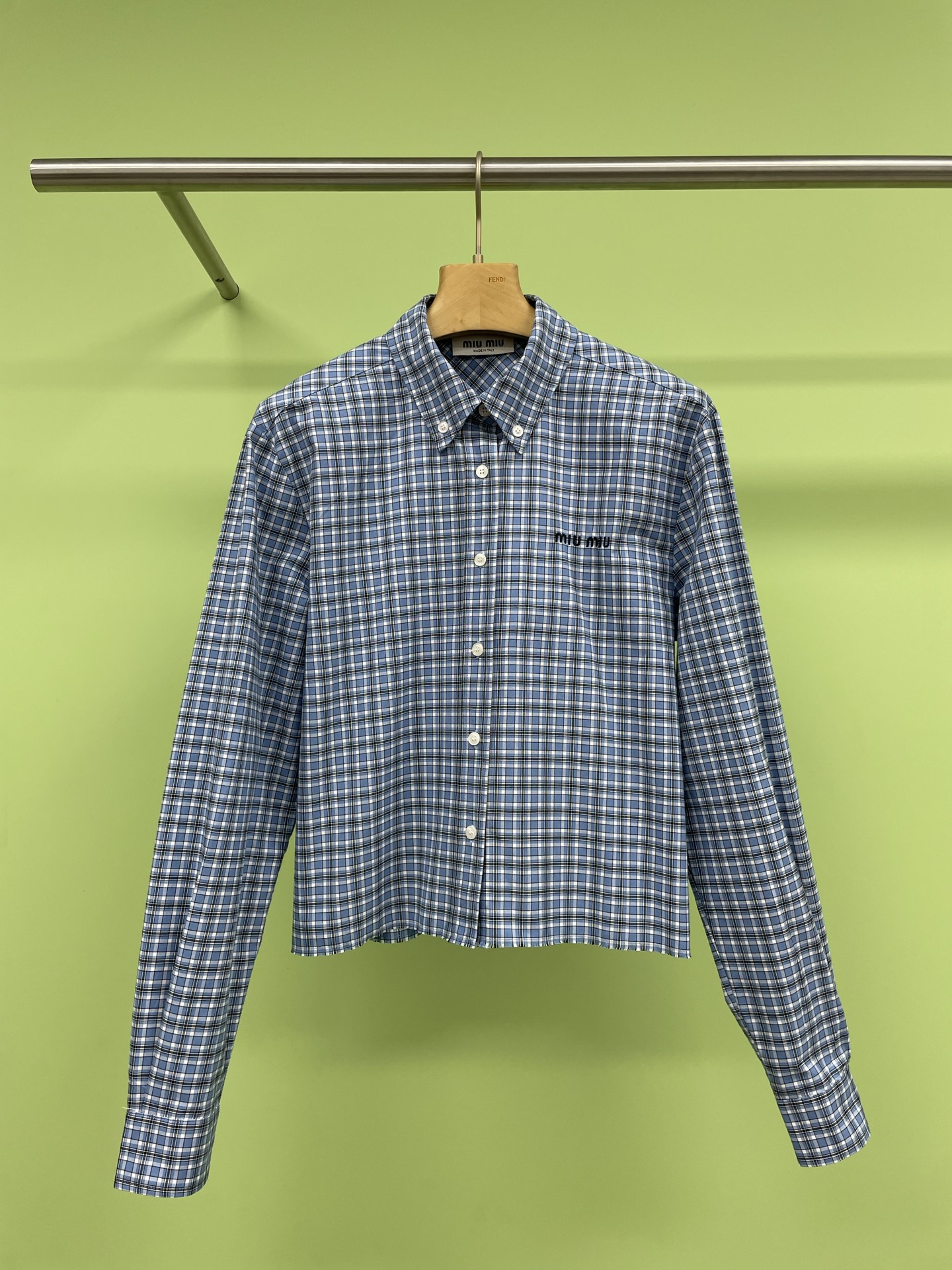 NO:319636,MiuMiu2025 blue plaid shirt, do you want to wear it in spring to create a high-end and niche style? This 