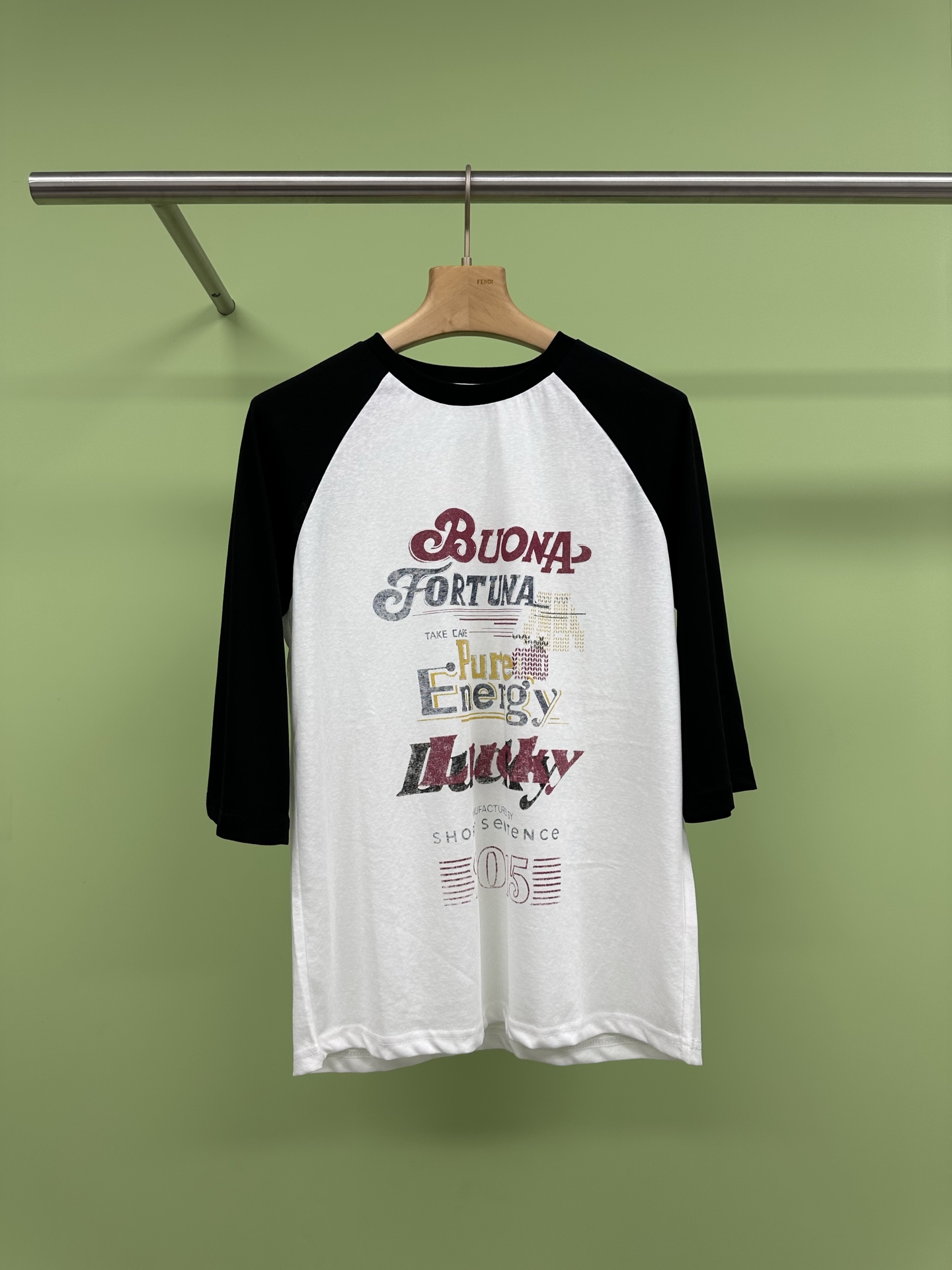 NO:319629,Short Sentence short sentence designer color-blocking retro quarter-sleeved T-shirt, spring is here, is your wardrobe ready to welcome a new atmosphere?  Every time the season changes, everyone always faces a 