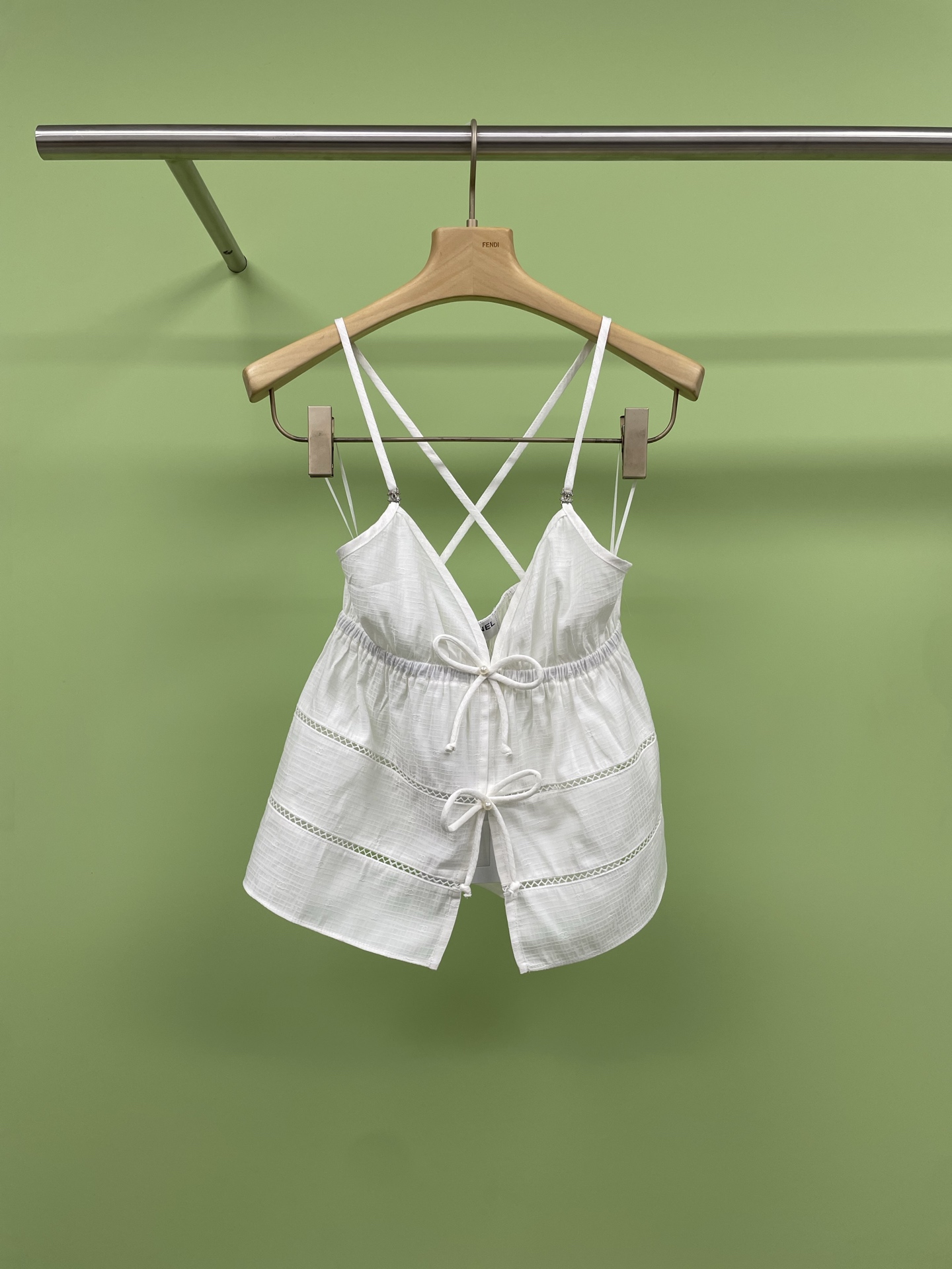 NO:319590,Chanel 2025 spring and summer new ruffled hem halter vest, sisters must recommend this 