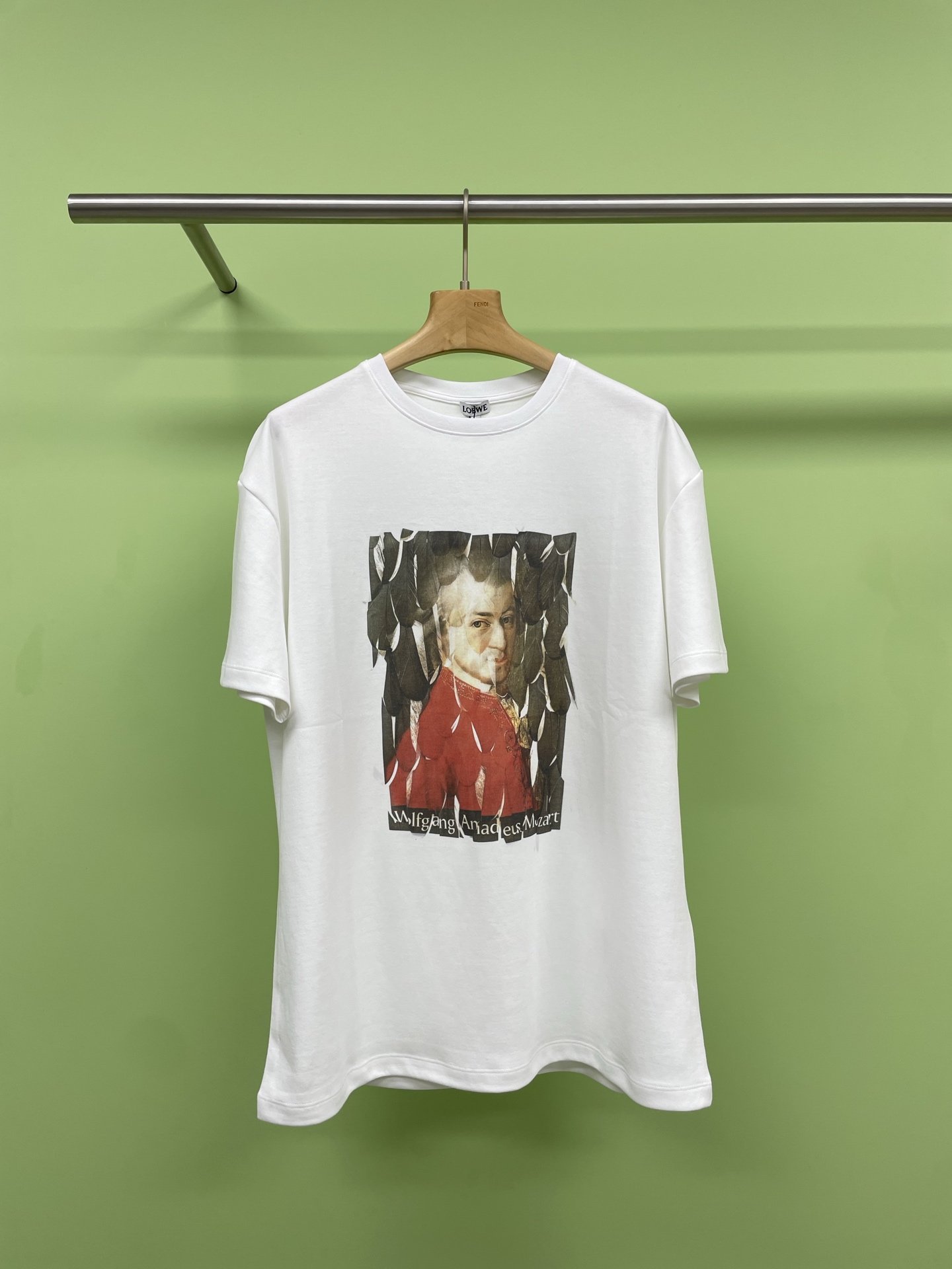 NO:330011,Loewe  The artistic style in the spring series fashion show. In this spring, Loewe once again blurs the boundaries between art and fashion, bringing the classic works of the two masters Van Gogh and Manet to the runway of the spring series. With innovative feather print T-shirts, Van Gogh's 