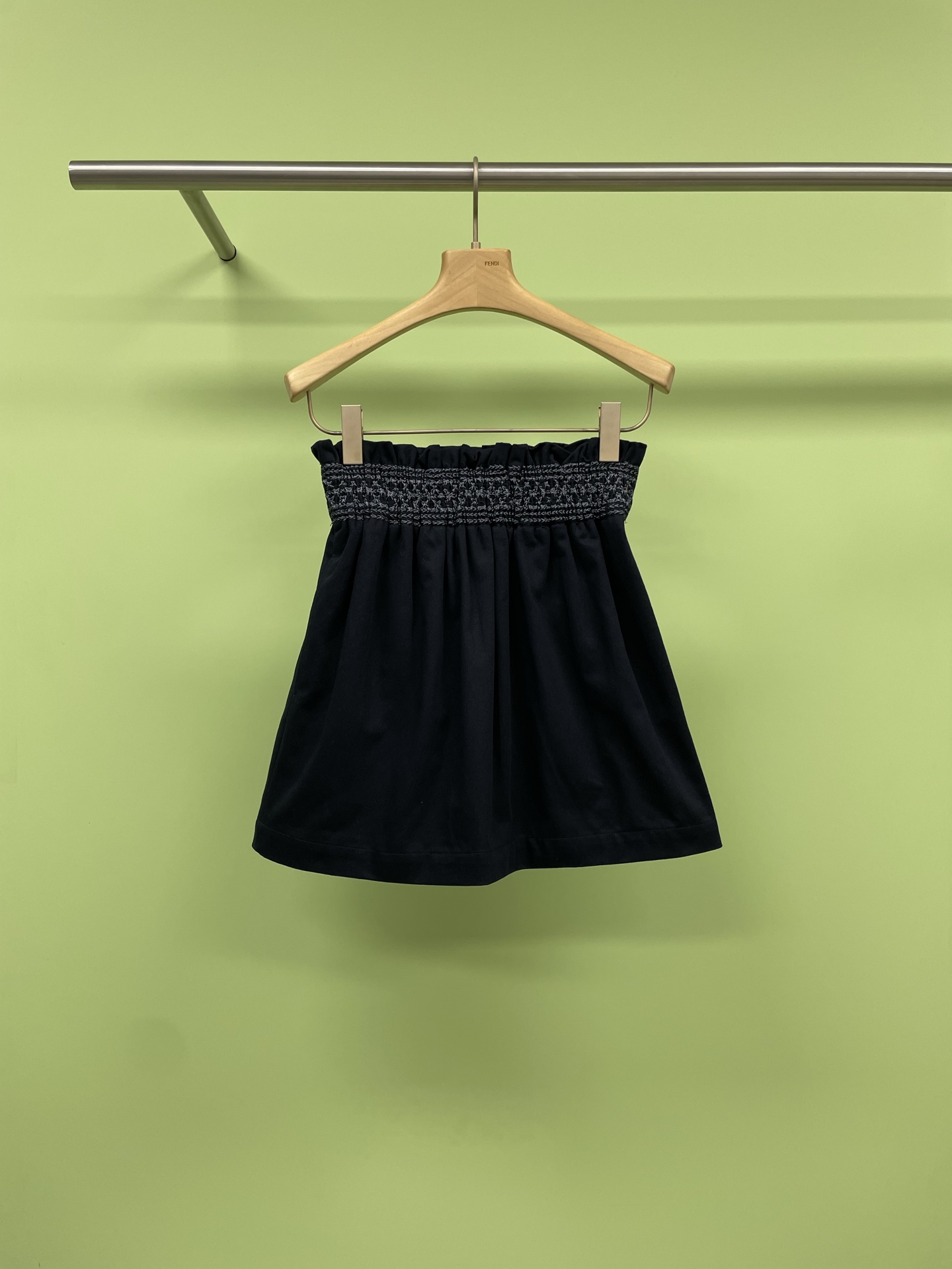 NO:332138,Hermes elastic waist, high waist, three-dimensional flower bud short skirt, A-line umbrella skirt suit is a treasure for outfits, with thin rubber band inside the waist, the entire waist design, excellent wrapping, no need to worry about slipping, matched with basic white Tee, simple and refreshing, waist design weakens the hips, easily creating an superior waist-hip ratio, daily eye-catching and comfortable, fresh and soft tones, like wearing spring blue sky on your body, flower bud design is playful and agile, casually matched with a simple T-shirt, you can easily grasp the atmosphere, and you are crazy about going out. Whoever wears it is a sweet girl. SML, hermes, skirts,tees, t-shirt, alexander wang19860909爱马仕松紧腰高腰立体打揽花苞短裙半身裙,A字伞裙套装是穿搭宝藏,腰头内装细橡筋,整个腰部打揽设计,包裹性超棒,完全不用担心会滑落,搭配基础白Tee,简约又清爽,腰部打揽设计弱化胯宽,轻松打造出优越腰臀比,日常出街吸睛又舒适,清新柔和的色调,像把春日蓝天穿在身上,花苞设计俏皮灵动,随便搭配简约T恤,就能轻松拿捏氛围感,出街被疯狂要Cal,谁穿谁是甜妹本妹. 码数SML,,hermes,skirts,tees，t-shirt,alexander wang,Women's clothing