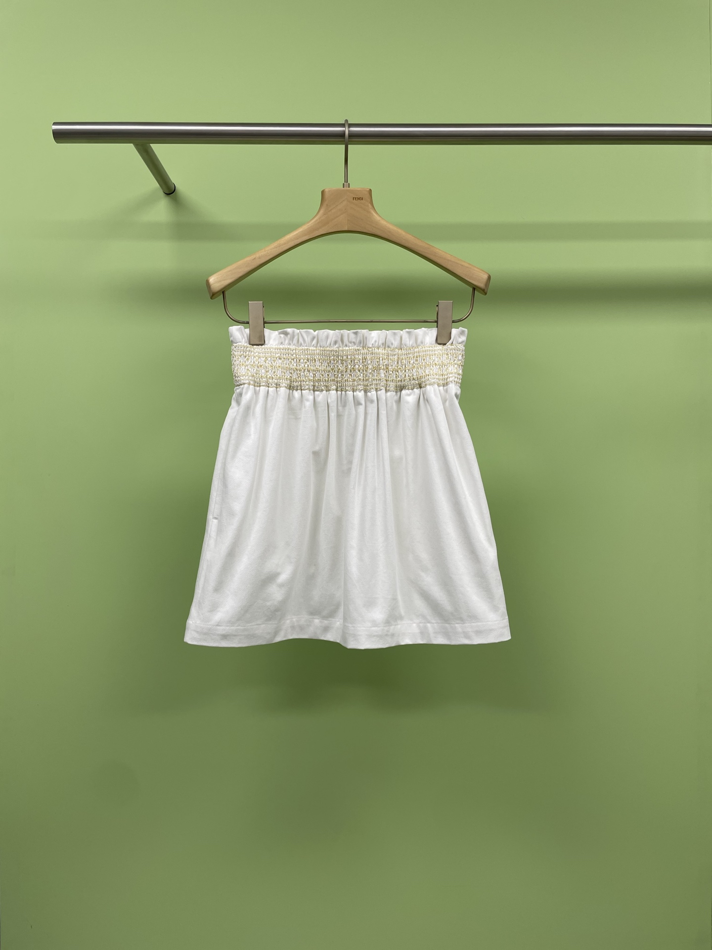 NO:332144,Hermes elastic waist, high waist, three-dimensional flower bud short skirt, A-line umbrella skirt suit is a treasure for outfits, with thin rubber band inside the waist, the entire waist design, excellent wrapping, no need to worry about slipping, matched with basic white Tee, simple and refreshing, waist design weakens the hips, easily creating an superior waist-hip ratio, daily eye-catching and comfortable, fresh and soft tones, like wearing spring blue sky on your body, flower bud design is playful and agile, casually matched with a simple T-shirt, you can easily grasp the atmosphere, and you are crazy about going out. Whoever wears it is a sweet girl. SML, hermes, skirts,tees, t-shirt, alexander wang19860909爱马仕松紧腰高腰立体打揽花苞短裙半身裙,A字伞裙套装是穿搭宝藏,腰头内装细橡筋,整个腰部打揽设计,包裹性超棒,完全不用担心会滑落,搭配基础白Tee,简约又清爽,腰部打揽设计弱化胯宽,轻松打造出优越腰臀比,日常出街吸睛又舒适,清新柔和的色调,像把春日蓝天穿在身上,花苞设计俏皮灵动,随便搭配简约T恤,就能轻松拿捏氛围感,出街被疯狂要Cal,谁穿谁是甜妹本妹. 码数SML,,hermes,skirts,tees，t-shirt,alexander wang,Women's clothing