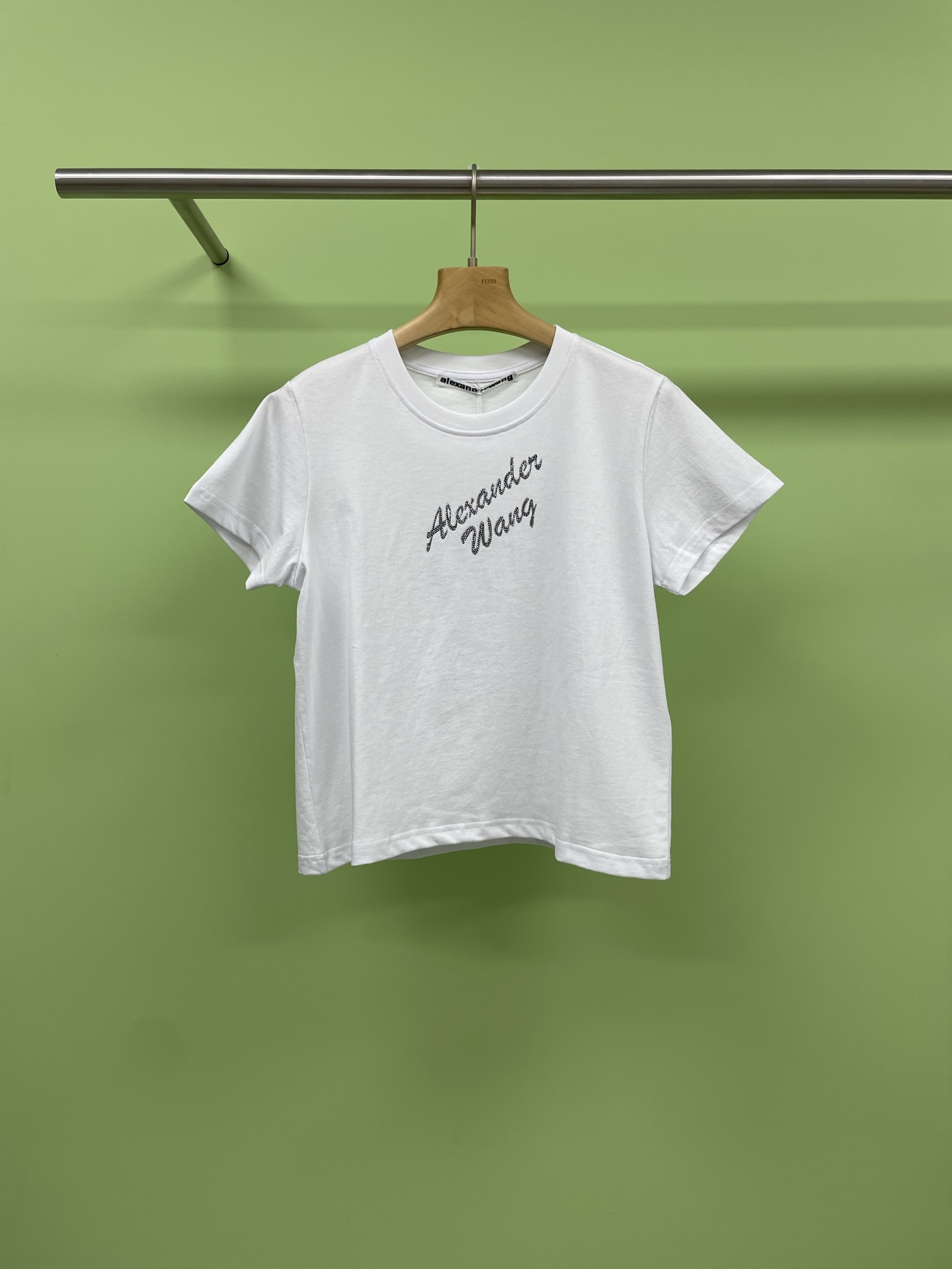 NO:334696,Alexanderwang 2025 spring and summer minimalist style hot diamond letter short-sleeved T-shirt, many ins bloggers and celebrities have planted grass love brands, paired with high-waisted pants, the design of diamond letter 