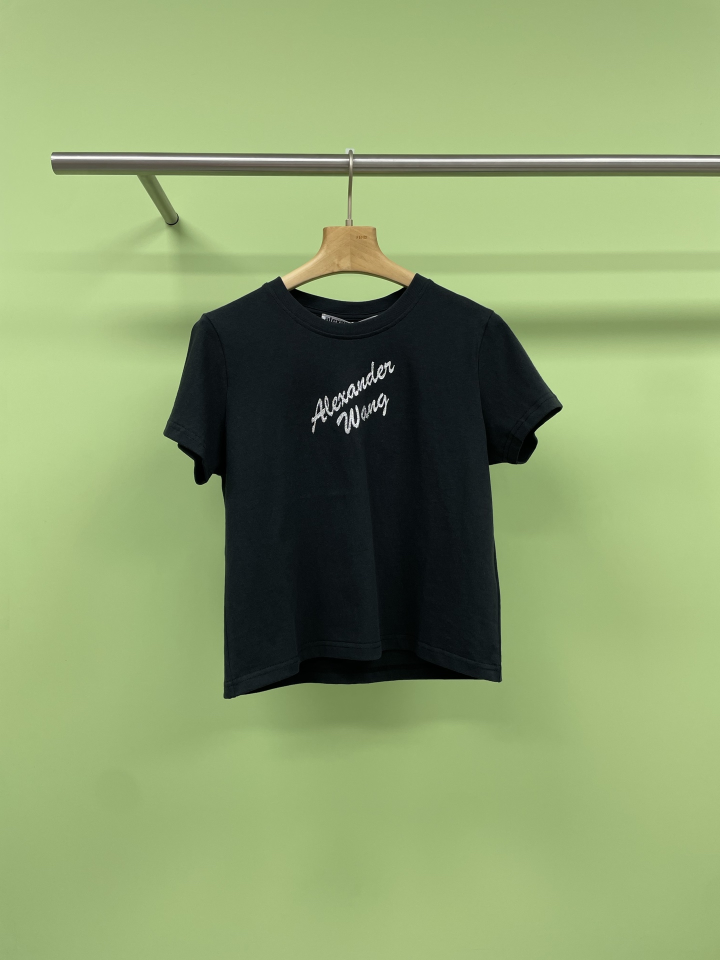NO:334702,Alexanderwang 2025 spring and summer minimalist style hot diamond letter short-sleeved T-shirt, many ins bloggers and celebrities have planted grass love brands, paired with high-waisted pants, the design of diamond letter 