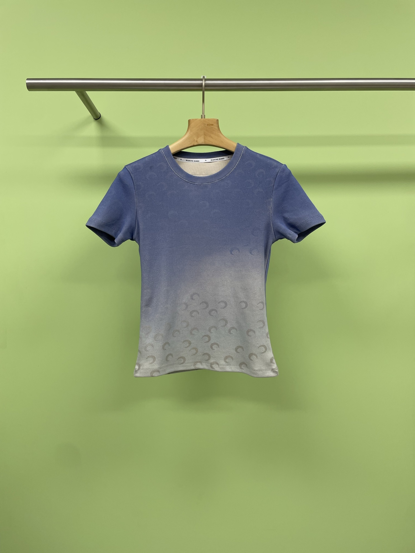 NO:335598,MARINE SERRE 2025 spring and summer new faded moon gradient short-sleeved top T-shirt, sweet and spicy top, gray and blue colors super refreshing, niche moon print design, casual pairing of jeans is a effortless fashionable feeling,  This summer, if you want to make a counterattack in appearance, this printed short-sleeved T-shirt is definitely your 