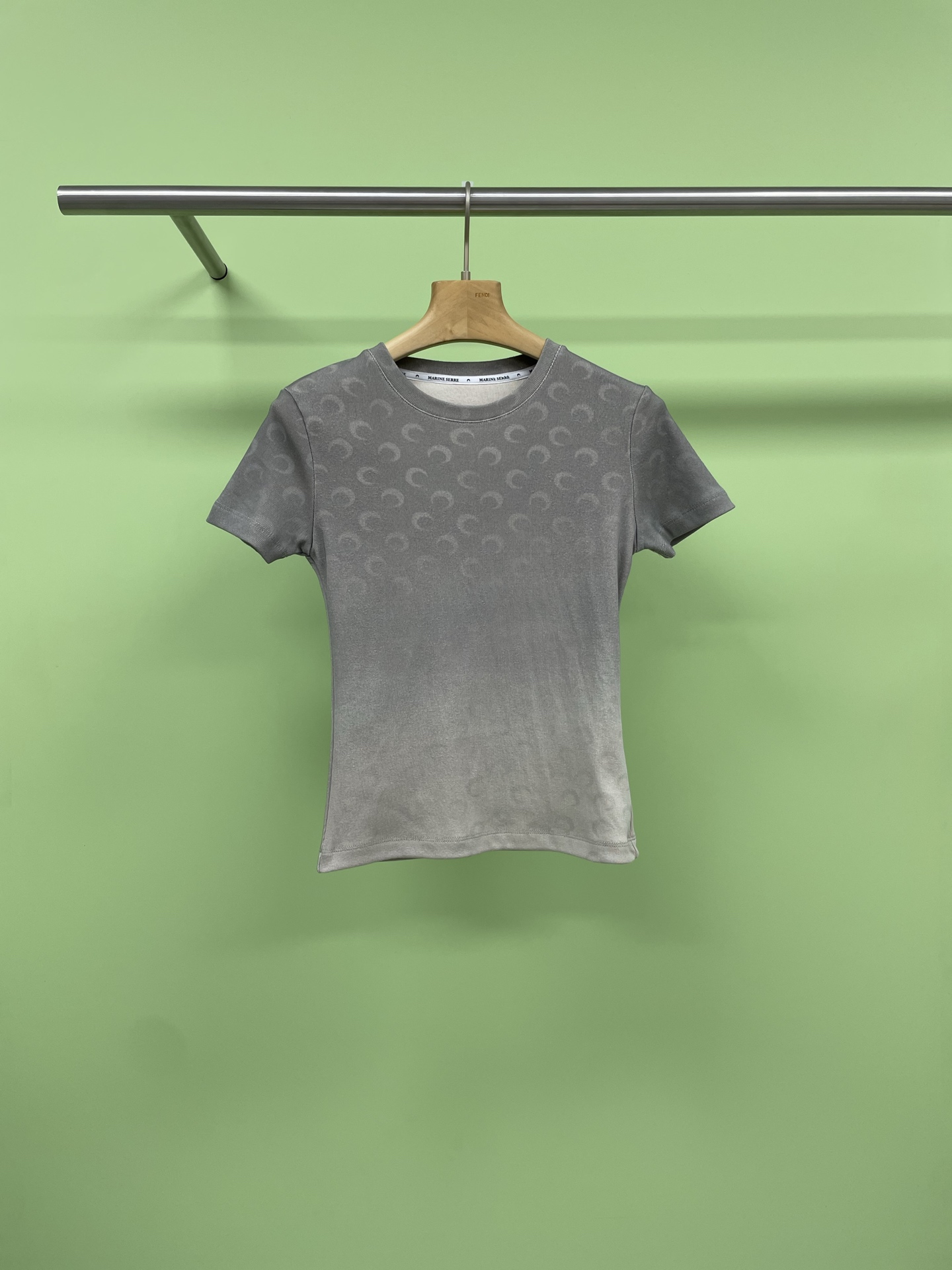 NO:335575,MARINE SERRE 2025 spring and summer new faded moon gradient short-sleeved top T-shirt, sweet and spicy top, gray and blue colors super refreshing, niche moon print design, casual pairing of jeans is a effortless fashionable feeling,  This summer, if you want to make a counterattack in appearance, this printed short-sleeved T-shirt is definitely your 