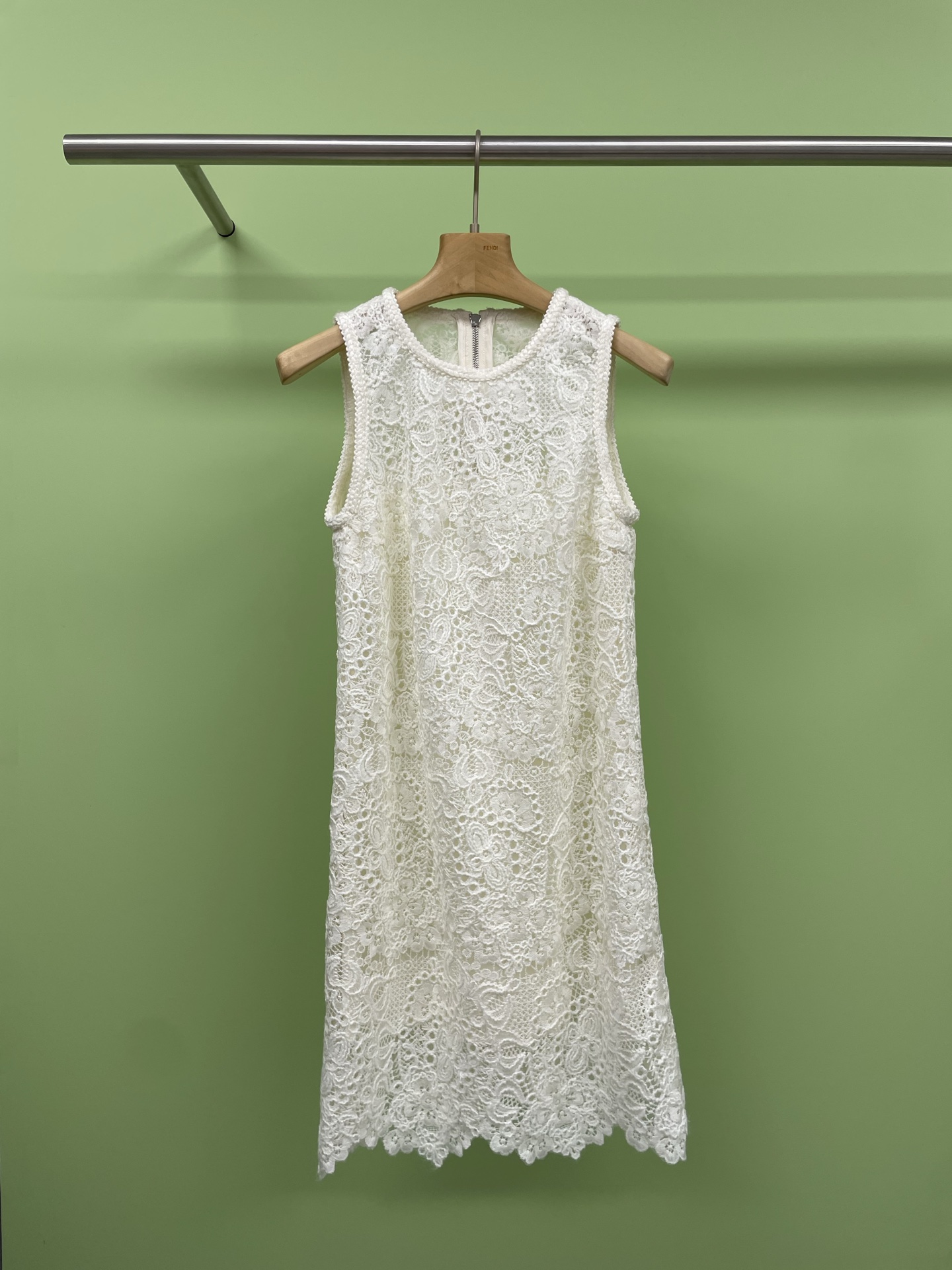 NO:409875,JORYA 2025 new rich girl-like lace dress, elegant, intellectual, high-end. This lace dress expresses much more than that. A slightly fat pear-shaped figure can be easily controlled. It is not exaggerated at all. The beige is gentle and gentle, and it is not picky about skin tone and it looks white. The lace fabric is breathable and has a hint of luster. The round neck design is both generous and decent, which is very suitable for workplace wear. The exquisite embroidery is lifelike, which enhances the overall temperament. The H-shaped tailoring is a powerful tool to make you look slimming. Do not miss the baby you like. SML, skirts, alexander wang19860909JORYA 2025新款富家千金感蕾丝连衣裙,优雅、知性、高级、这条蕾丝裙表达的远不止于此,微胖梨形身材也能轻松驾驭,称之为白月光连衣裙一点也不夸张,米色温温柔柔,不挑肤色还超显白,蕾丝面料透气性极佳,还带着一丝光泽感,圆领设计既大方又得体,非常适合职场穿着,精美的绣花栩栩如生,提升了整体的气质,而H型的剪裁则是显瘦利器,穿出自己的风格,喜欢的宝宝不要错过. 码数SML,,skirts,alexander wang,Women's clothing