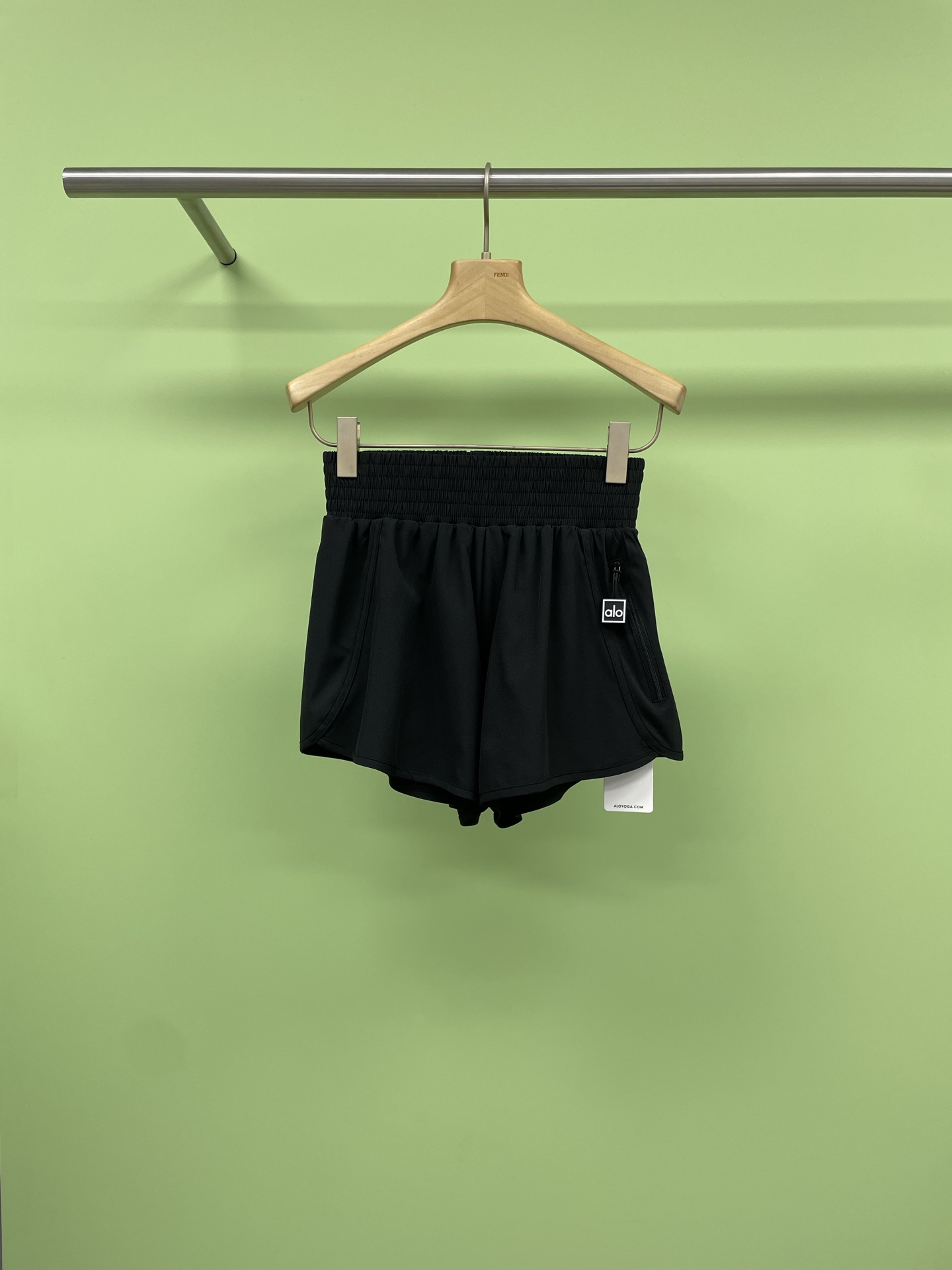 NO:418777,Alo2025 European summer new style fashion high-waist sports running yoga with adult casual shorts lined with four-color quick-drying shorts. A must-have for cool summer. These pants are simply summer saviors. All body types can be easily controlled. The elastic waistband design is super considerate. You don’t want to take off the series when you wear it. Whether it is sweating in the gym or going out on the street, it is fashionable and full. A small pocket with zipper style, a Boxer style waist, fashionable and stable, no matter how you jump around, a slightly dynamic performance fabric, a super touch of running and jumping, farewell to the trouble of exposing, and you can take a shot without burden. A classic black, white, yellow and blue color scheme, easy to grasp the fashionable sports style, SML, shorts, alexander wang19860909Alo2025欧式夏季新款时尚高腰运动跑步瑜伽带内衬成年休闲短裤,四色速干运动短裤 夏日清凉必备款,这条裤子简直是夏日救星,各种体型都能轻松驾驭,弹性腰带设计超贴心,穿上就不想脱系列,无论是健身房挥汗还是日常出街都时髦感拉满,带拉链的小口袋,Boxer风腰头,时尚又稳固,怎么蹦跶都不怕掉,微动感的性能面料,跑跳间超带感,告别走光烦恼,尽情挥拍无负担,黑白黄蓝经典配色,轻松拿捏时尚运动风, 码数SML,,shorts,alexander wang,Women's clothing