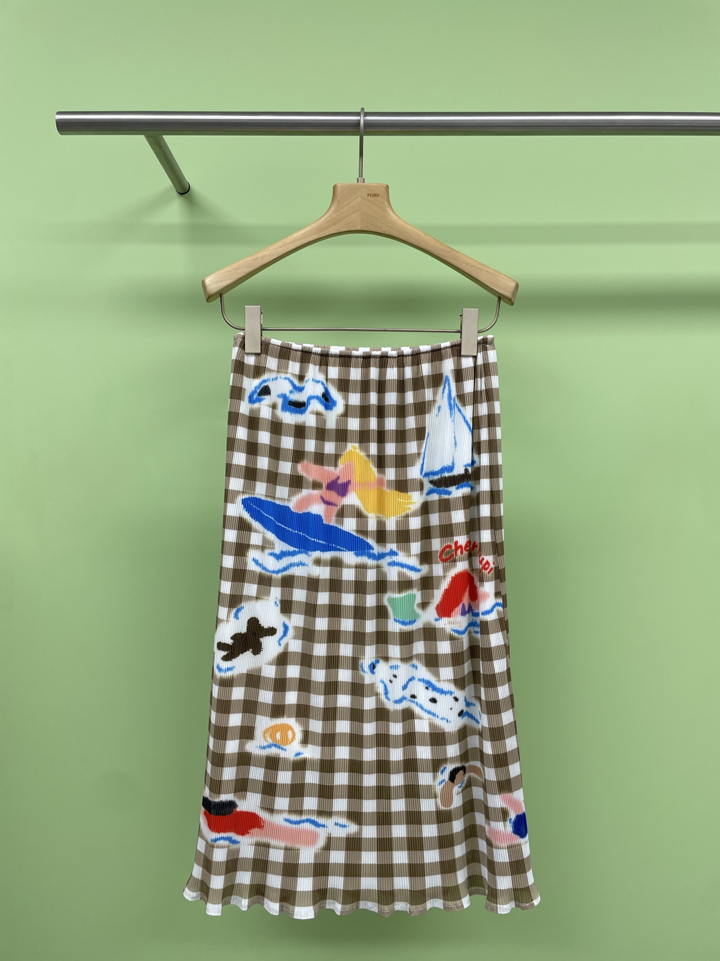 NO:429609,185CHEER U 25 designer brand new summer beach party plaid wrinkled printed skirt is a beautiful small skirt that should be worn in spring. The colorful prints look so happy. It is a must-have for going out in spring. Every piece is a skirt with a combination of colors, as beautiful as a painting. It is very lively and innocent. The A-line skirt design is suitable for girls of all figures, especially pear-shaped girls. The fleshy area is covered. The whole is thin and fairy. It is elastic and elastic waist, strong inclusiveness and high comfort. The fabric is made of pleated double-layer chiffon printing material. The surface has been pleated several times, and it has rich and fine pleated texture. It feels soft and comfortable and not stuffy. Because it is a semi-transparent state, it is made of lining, which is a slightly elastic knitted fabric that can be worn without being penetrated.  SML, skirts, alexander wang19860909185CHEER U 25设计师品牌夏季新款沙滩派对格子抓皱印花半裙,是春天该穿的漂亮小裙子呀,五颜六色的印花看着就好开心呀,春天外出游玩必备,张张都出片的那种,是多种颜色组合的裙身,像画一样好看 很活泼童真,A字裙身设计 适合所有身材的女生,特别是梨形女孩 把肉肉的地方一下全部遮住了,整个就是又瘦又仙女的状态,弹力松紧腰围,包容性强 舒适度高,面料是褶皱双层雪纺印花材质,表面经过数次压褶,有丰富细密的褶皱肌理,手感柔软贴服舒适不闷热,因为是半通透的状态 所以做了内衬,是微弹的针织面料 可以放心穿着不会透. 码数SML,,skirts,alexander wang,Women's clothing