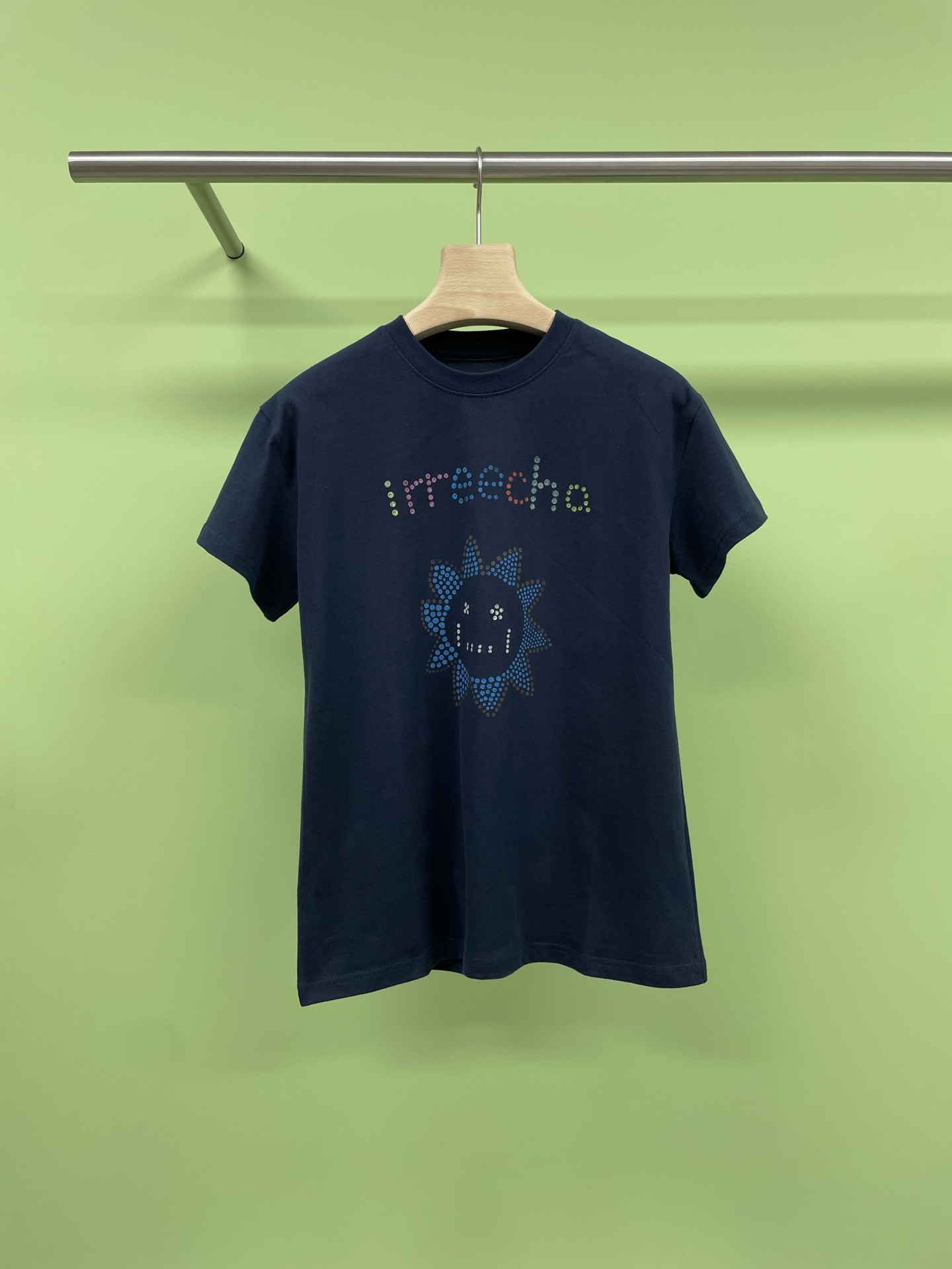 NO:431776,Short Sentence short sentence sun hand-painted printed short-sleeved T-shirt, graffiti and trendy passion collision, T has a unique soul, full of tension patterns + unrestrained colors, every detail shows a trendy personality attitude, it is not just a piece of clothing, but also a way to express yourself. In the hot summer, it is very important to choose the right T-shirt. This 200g heavyweight T-shirt is your best choice, pure cotton material, skin-friendly and soft, breathable, making you comfortable and unburdened to wear, blue and purple style with colorful sun prints, fashionable ins style, niche design, let you stand out among the crowd, whether it is daily travel or outdoor activities, this T-shirt can meet your needs. SML, T-shirt,tees, t-shirt,alexander wang19860909Short Sentence短句太阳手绘印花短袖T恤,涂鸦与潮流激情碰撞,T便拥有了独一无二的灵魂,充满张力的图案+肆意挥洒的色彩,每一个细节都彰显着潮流的个性态度,它不只是一件衣服,更是一种表达自我的方式,夏日炎炎,选对T恤很重要,这款200g的重磅不透T恤,就是你的最佳选择,纯棉材质,亲肤柔软,透气性佳,让你穿着舒适无负担,蓝紫色款式搭配缤纷太阳印花,时尚ins风,小众设计,让你在人群中脱颖而出,无论是日常出行还是户外活动,这款T恤都能满足你的需求. 码数SML,,T-shirt,tees，t-shirt,alexander wang,Women's clothing