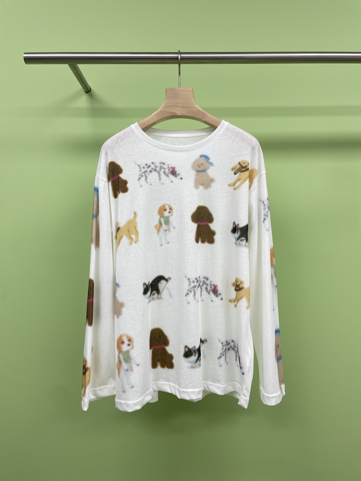 NO:435528,RAPHOTOS 2025 Spring and Summer New Dog Illustration Ice-Sense Sunscreen Long-Sleeve T-shirt, a slack-sensing magical shirt that has been questioned countless times. Who knows to wear this milky yellow knitted T-shirt, directly in place, direct spray printing is super eye-catching, adding a bit of artistic sense to simple clothes. The slightly transparent fabric is light and flexible, creating a perfect hazy beauty. The loose style is lazy and relaxing when worn casually. The sun protection is fashionable. It is suitable for daily commuting and vacation wear, and it is not a loss to buy. SML, tees, t-shirt, alexander wang19860909RAPHOTOS2025春夏新款狗狗图鉴冰感防晒长袖T恤,被追问无数次的松弛感神衣,谁懂穿上这件奶黄色针织T恤,直接原地封神,直喷印花超吸睛,给简单的衣服增添了几分艺术感,微微透的面料轻盈又灵动,营造恰到好处的朦胧美,版型宽松随便一穿就是慵懒松弛感,防晒还时髦,日常通勤、度假穿都适配,入手不亏. 码数SML,,tees，t-shirt,alexander wang,Women's clothing