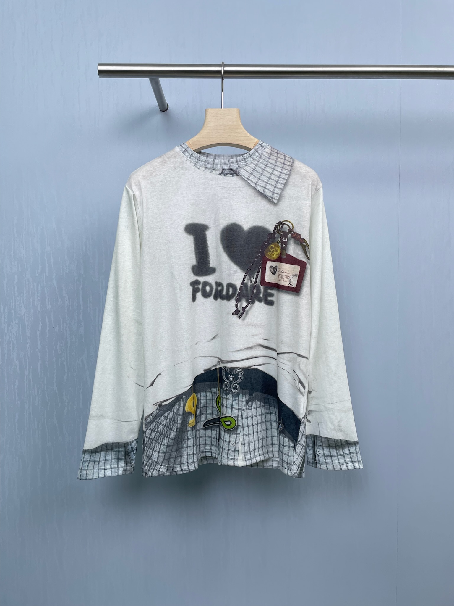 NO:457913,FORDARE new 25 early autumn fun fake two 3D printed long-sleeved T-shirts, who do you understand? This printed long-sleeved T-shirt is really my favorite. It is the perfect loose style. It is easy to wear and casually. It is casually wrapped around the corners of the clothes, and the waistline exposed inadvertently is full of sexyness. The fabric is super comfortable, soft and glutinous, and it won’t tie it in close-fitting. It is very suitable for daily going out or staying at home. The prints on it are really unique. It makes the whole dress unique at once. It is very popular. It is a very popular turn when walking on the street. Whether it is matched with casual jeans or sports tying pants, you can easily grasp the sense of fashion. SML, jeans, tees, t-shirt, alexander wang19860909FORDARE福蝶新品25早秋趣味假两件3D印花工牌长袖T恤,家人们谁懂啊,这件印花长袖T恤真的是我的心头好,它是那种恰到好处的宽松版型,穿起来自在又随性,把衣角随意一挽, 不经意间露出的腰线,小性感直接拉满,而且面料超舒服,软软糯糯的,贴身穿完全不会扎,日常出门或者宅家都超合适,上面的印花真的超有个性,一下子就让整件衣服变得与众不同,走在街上回头率爆表,不管是搭配休闲牛仔裤,还是运动束脚裤,都能轻松拿捏住时尚感. 码数SML,,jeans,tees，t-shirt,alexander wang,Women's clothing