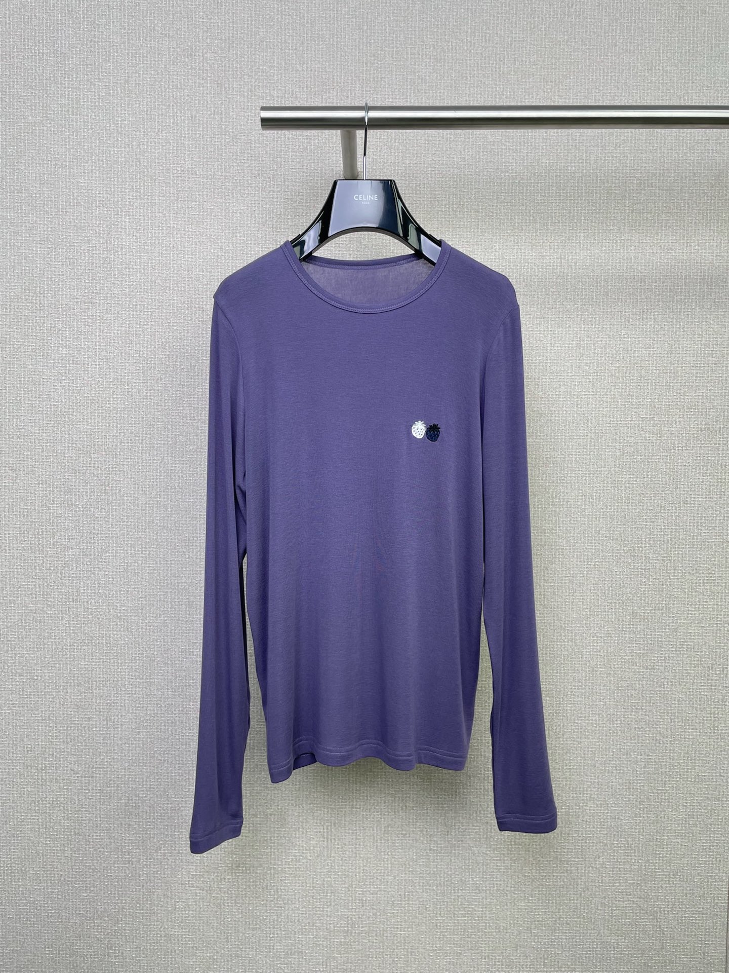 NO:486895,ON8 Designer Brand 25 Early Autumn New Twin Strawberry Long Sleeve T-shirt, Early Autumn Needs, this Tiansi wool base shirt makes the 'skin-skin-skin-skin-skin-skin-skin-skin-skin-skin-skin-skin-skin-skin-skin-skin-skin-skin-skin-skin-skin-skin-skin-skin-skin-skin-skin-skin-skin-skin-skin-skin-skin-skin-skin-skin-skin-skin-skin-skin-skin-skin-skin-skin-skin-skin-skin-skin-skin-skin-skin-skin-skin-skin-skin-skin-skin-skin-skin-skin-skin-skin-skin-skin-skin-skin-skin-skin-skin-skin-skin-skin-skin-skin-skin-skin-skin-skin-skin-skin-skin-skin-skin-skin-skin-skin-skin-skin-skin-skin-skin-skin-skin-skin-skin-skin-skin-skin-skin-skin-skin-skin-skin-skin-skin-skin-skin-skin-skin-skin-skin-skin-skin-skin-skin-skin-skin-skin-skin-skin-skin-skin-skin-skin-skin-skin-skin-skin-skin-skin-skin-skin-skin-skin-skin-skin-skin-skin-skin-skin-skin-skin-skin-skin-skin-skin-skin-skin-skin-skin-skin-skin-skin-skin-skin-  P, tees, t-shirt,alexander wang19860909ON8设计师品牌 25早秋新品 双生草莓长袖T恤,早秋刚需,这件天丝羊毛打底衫把“贴肤感”玩明白了,天丝加羊毛双重buff叠满,天丝的丝滑感和羊毛的温润感,贴肤瞬间像被云朵轻轻裹住,既不会像纯羊毛那样扎脖子,又比普通棉T多了份垂坠高级感,早秋单穿透气不闷,降温叠穿也不会臃肿,简直是“空气感打底”模板,看似基础的圆领长袖,实则藏着显瘦密码,领口弧度刚好,不勒脖子还能悄悄修饰斜方肌,袖口微收但不紧绷,抬手时的褶皱都透着随性美,修身但不贴肉,微微宽松的线条把身材曲线衬得更绝,藏肉又显气质. 码数SML P,,tees，t-shirt,alexander wang,Women's clothing