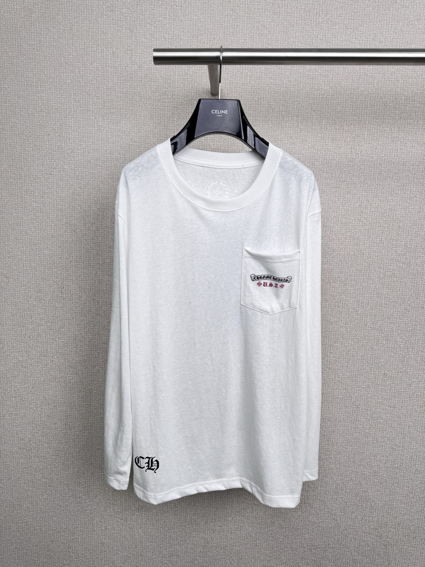 NO:506910,Crowxin 2025 autumn back star-striped long-sleeved T-shirt, this CH mid-year Sanskrit star-striped flag print draped American long-sleeved long-sleeved one after the upper body, the casual loose style is not picky about the figure, and it looks good no matter how you match it. It is a hot American girl with shorts, and it is cool and cool with trousers. Layering is the best choice for fashionable people. Who can refuse such a long-sleeved one that has a sense of design and practicality?  Get started quickly and enjoy this autumn with me. SML, chrome hearts, shorts, tees, t-shirt, alexander wang19860909克罗心2025秋款后背星条旗印花长袖T恤,这件CH中古梵文星条旗印花垂感美式长袖,一上身就被狠狠拿捏,休闲款的宽松版型,不挑身材,怎么搭都好看,搭短裤是美式辣妹,配长裤又酷又飒,叠穿更是时髦精的不二之选,谁能拒绝这样一件设计感与实用性并存的长袖呢？速速入手,和我一起美翻这个秋天. 码数SML,,chrome hearts,shorts,tees，t-shirt,alexander wang,Women's clothing