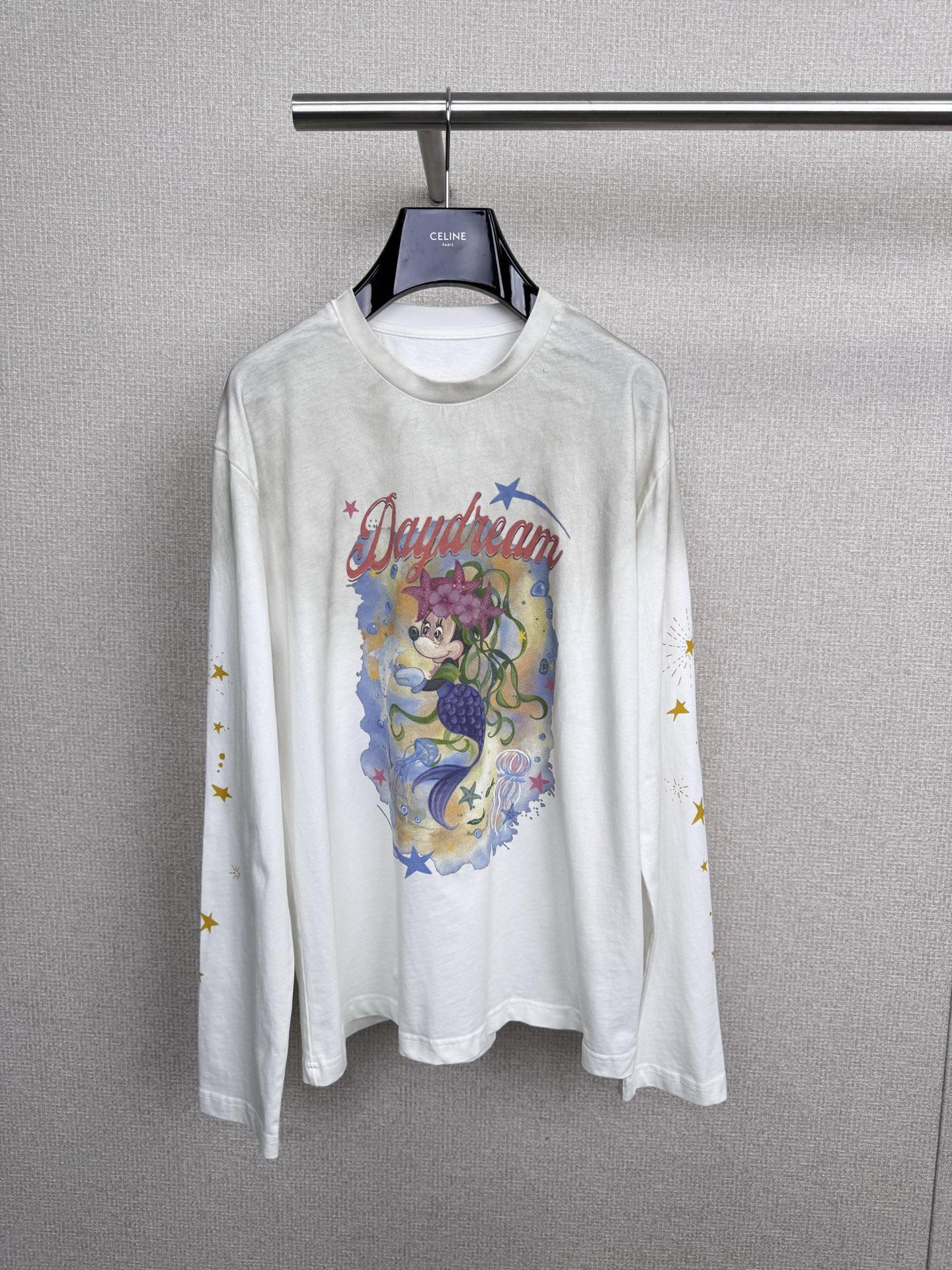 NO:547915,SELALAGU X OITMMTIO2025 Autumn Dirty Spoof Underwater World T-shirt Top, the collar, cuffs and hem are deep fried colors, forming a gradient effect of natural washing and old making. The three colors satisfy different preferences, stably output daily high-end feeling, irregular gradient rubbing and old making process, injecting fresh rhythm into fashion, making old and unrestrained theme printing, shaping texture and style, soft and glutinous close-fitting fabric, giving the body infinite comfort and warmth, combining warmth and fashionable, one thing to save the problem of winter inner wear. SML P,,tees, t-shirt, alexander wang19860909SELALAGU X OITMMTIO2025秋季脏脏恶搞海底世界T恤上衣,身领部、袖口、下摆为深度炒色,形成自然洗水做旧的渐变效果,三种颜色满足不同喜好,稳定输出日常高阶感,不规则渐变擦色做旧工艺,为时装注入新鲜韵律,做旧漫延主题印花,塑造质感格调,软糯贴身舒适的面料,给予身体无限舒适暖意,温暖与时髦结合,一件拯救冬日内搭难题. 码数SML P,,tees，t-shirt,alexander wang,Women's clothing