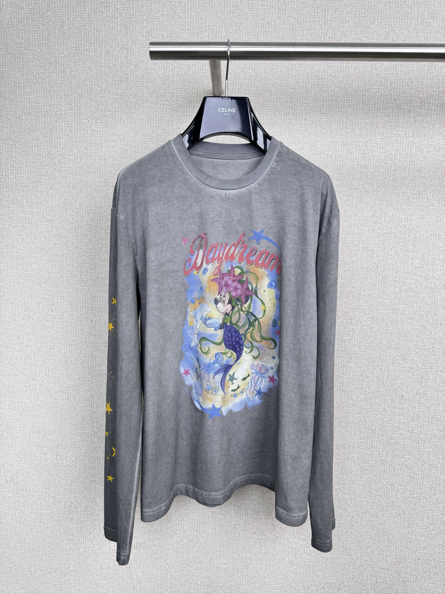 NO:547927,SELALAGU X OITMMTIO2025 Autumn Dirty Spoof Underwater World T-shirt Top, the collar, cuffs and hem are deep fried colors, forming a gradient effect of natural washing and old making. The three colors satisfy different preferences, stably output daily high-end feeling, irregular gradient rubbing and old making process, injecting fresh rhythm into fashion, making old and unrestrained theme printing, shaping texture and style, soft and glutinous close-fitting fabric, giving the body infinite comfort and warmth, combining warmth and fashionable, one thing to save the problem of winter inner wear. SML P,,tees, t-shirt, alexander wang19860909SELALAGU X OITMMTIO2025秋季脏脏恶搞海底世界T恤上衣,身领部、袖口、下摆为深度炒色,形成自然洗水做旧的渐变效果,三种颜色满足不同喜好,稳定输出日常高阶感,不规则渐变擦色做旧工艺,为时装注入新鲜韵律,做旧漫延主题印花,塑造质感格调,软糯贴身舒适的面料,给予身体无限舒适暖意,温暖与时髦结合,一件拯救冬日内搭难题. 码数SML P,,tees，t-shirt,alexander wang,Women's clothing