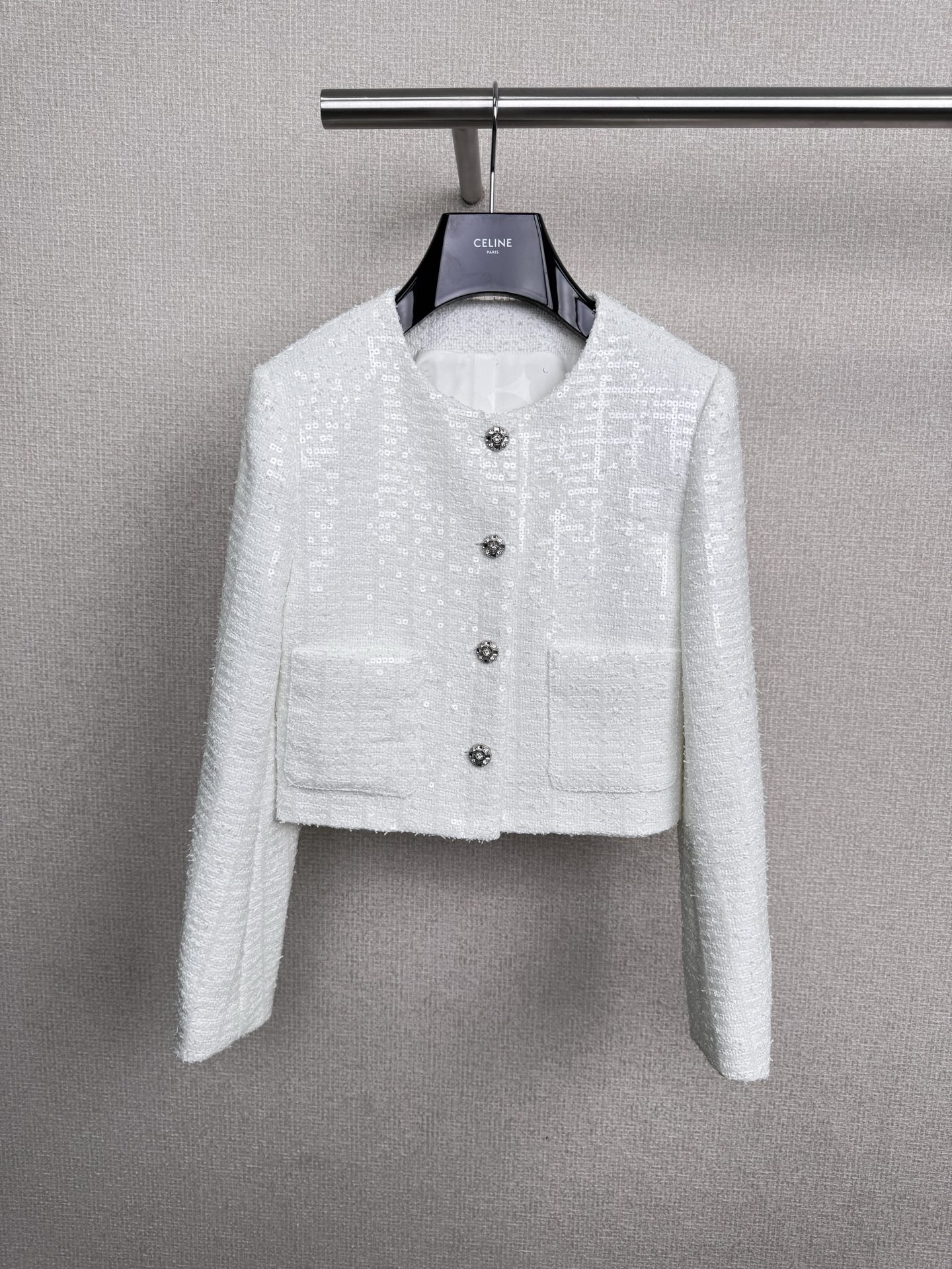 NO:563775,The Xiaoxiangfeng sequined dress jacket suit is so beautiful. Who knows? My family accidentally put the suit and the diamond white high-end sequined suspender dress together and were immediately stunned. The whole beauty reached a new level. The atmosphere was really grasped. The neat and capable suit collided with the sparkling and smart sequined skirt. This balanced combination is full of high-end feeling. The sequins flicker in the light, low-key and luxurious. The white suit adds a calm and elegant feel.  The overall look can be worn not only in formal occasions, but also in parties. Whether you are attending an annual meeting, a dinner, or an afternoon tea with your best friends, this combination can easily hold the scene. The suit on the upper body hides the muscles and makes the body slimmer, and the sequined skirt on the lower body highlights the body curves. It maximizes strengths and avoids weaknesses, making you slim and elegant. Sisters, hurry up and try this combination. Let's be the most dazzling fashionistas in various occasions.   Outside,,skirts,jackets & coats,business suit,alexander wang19860909小香风亮片连衣裙外套套装,美炸了,谁懂啊家人们,偶然把西装和钻石白高级亮片吊带连衣裙搭在一起,直接被惊艳到,一整个美出新高度,氛围感狠狠拿捏住了,西装的利落干练和亮片裙的闪耀灵动碰撞,这种平衡的搭配,高级感十足,的亮片在光线下闪烁,低调又奢华,白色西装增添了沉稳大气,让整体造型既可以在正式场合穿,又能在派对上大放异彩,无论是参加年会、晚宴,还是和闺蜜下午茶,这套搭配都能轻松hold住场面,上半身的西装藏肉显瘦,下半身的亮片裙凸显身材曲线,扬长避短,显瘦又显气质,姐妹们赶紧试试这个搭配,让我们一起在各种场合做最亮眼的时尚达人. 外,,skirts,jackets & coats,business suit,alexander wang,Women's clothing