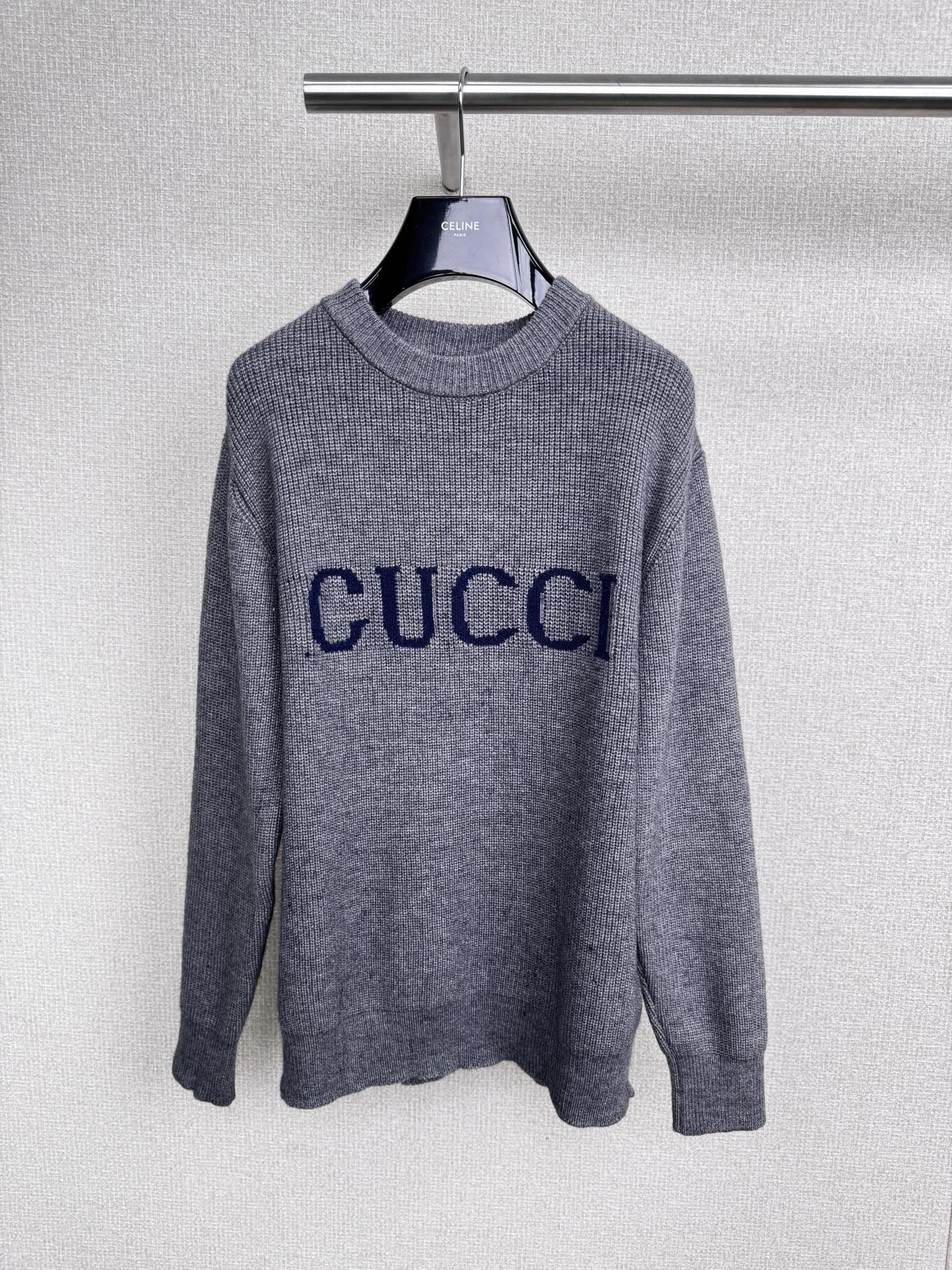 NO:566881,Gucci large round neck sweater with embroidered letters on the front of the chest. This series of sweaters is really classic. The loose-fitting dropped shoulder design is very tolerant to the figure. The brand logo and pattern on the front are embellished to add a sense of detail. The simple style can really be worn beautifully. It is great when worn alone or layered. The yarn and color of the sample are reproduced using computers imported from Germany.  Flat knitting machine, the whole piece is knitted with a vertical knitting pattern to highlight the texture. The hem and cuffs and collar are knitted with elastic threads. The brand's letters and patterns are knitted using a complex Gua Mao method on the front chest. High-density precision sewing basin machine is used to sew. The stitches are even and moderately elastic. All woolen ends are keyhole processed to keep them neat and tidy. It really makes the beauty instantly full.  Size SML,,gucci,sweaters,alexander wang19860909Gucci胸前提花字母圆领大毛衣,这个系列的毛衣真的太经典了,宽松版型落肩设计,对身材包容度高,前胸品牌logo和图案点缀,增加细节感,简单的款式真的可以穿的很好看,单穿叠穿、内搭都非常棒,样品的纱线和颜色复刻,采用德国进口电脑横机,整件编织压竖编条图案,突出肌理,下摆和袖口领子编织螺纹收口有弹性,前胸使用复杂的卦毛方法编织出品牌的字母及图案,采用高密度精密缝盆机器缝合,缝线分针均匀弹力适中,所有的毛织尾端均做了锁眼处理,保持整洁,真的是美感瞬间拉满. 码数SML,,gucci,sweaters,alexander wang,Women's clothing