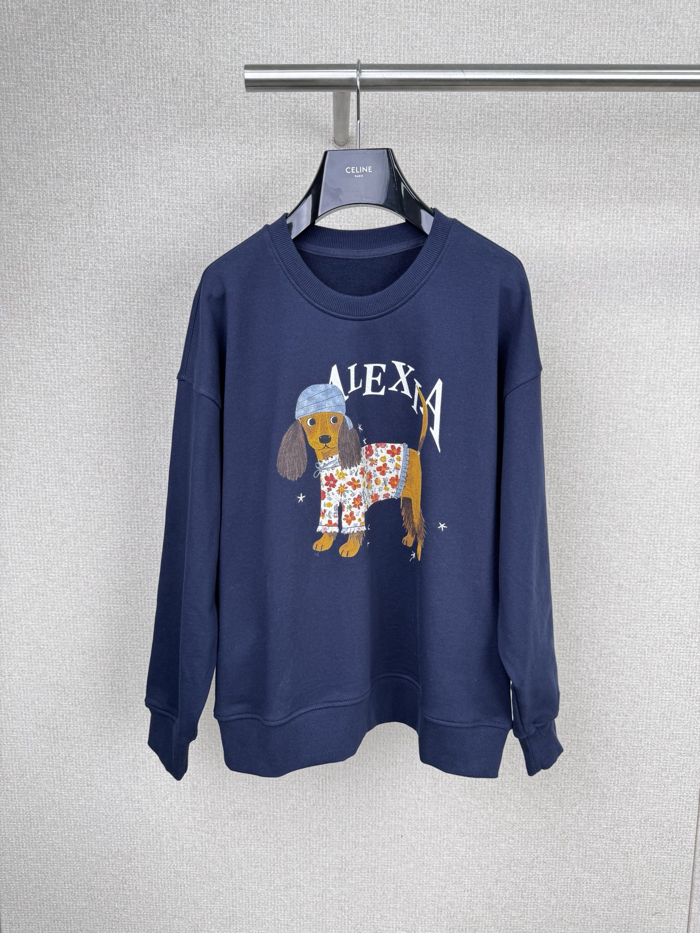 NO:568940,Alexia Sandra 2025 new autumn pink dachshund sweatshirt, pure cotton material, soft and comfortable, round neck pullover design, perfect for daily casual wear, dachshund print + star embroidery on the front, playful and age-reducing, pink and white, match with light-colored trousers or skirts, easy  get Korean style girly feel, a must-have for early autumn, warm and versatile, don’t miss it if you like cute styles. Size SML, hoodie, sweatshirts, skirts, alexander wang19860909Alexia Sandra 2025秋季新款粉色腊肠狗卫衣,纯棉材质,柔软舒适,圆领套头设计,日常休闲穿搭超适合,正面腊肠狗印花+星星刺绣,俏皮又减龄,粉色显白,搭配浅色裤装或裙装,轻松 get韩系少女感,早秋穿搭必备,既保暖又百搭,喜欢可爱风格的姐妹别错过啦.码数SML,,hoodie,sweatshirts,skirts,alexander wang,Women's clothing