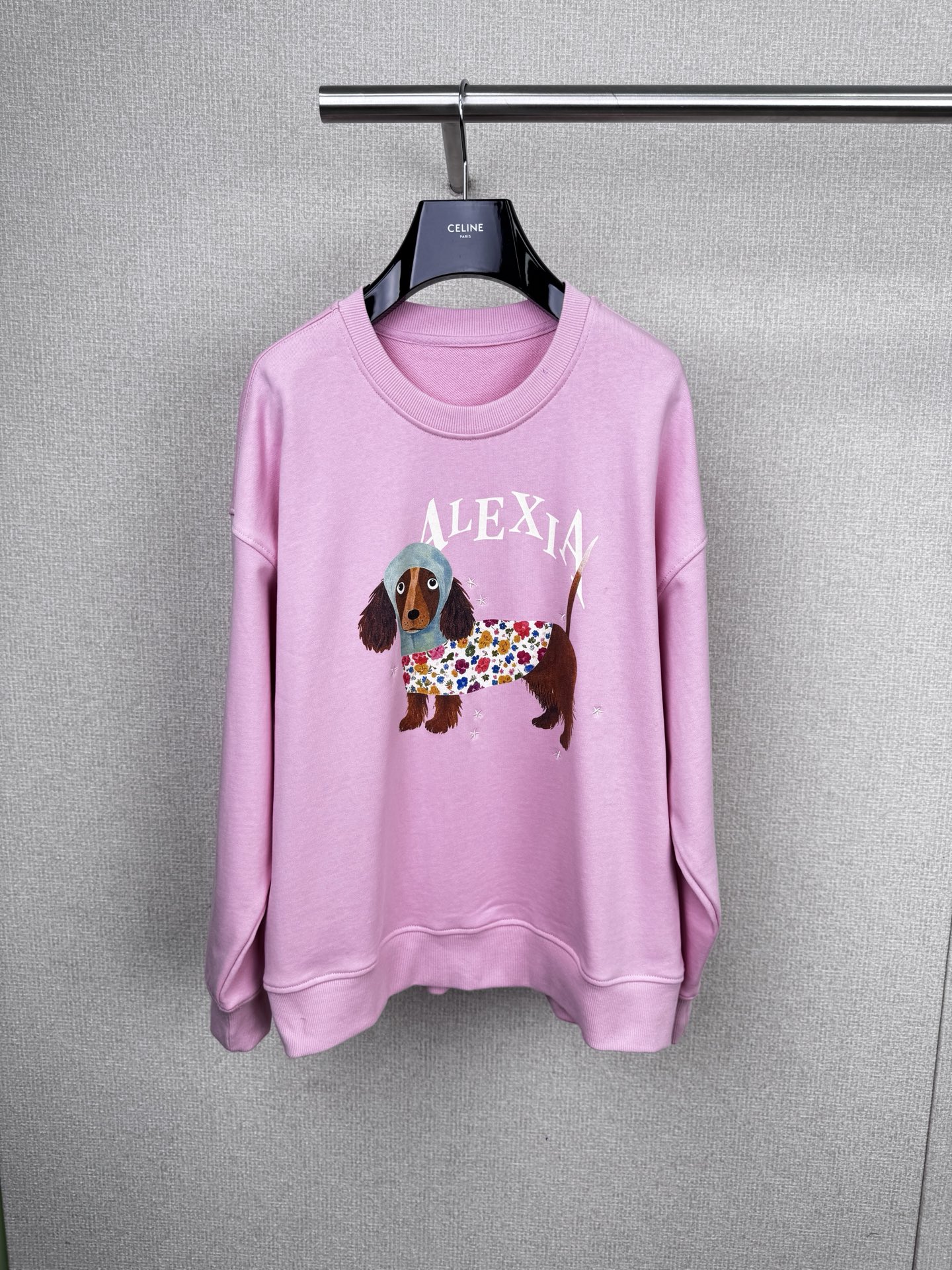 NO:568951,Alexia Sandra 2025 new autumn pink dachshund sweatshirt, pure cotton material, soft and comfortable, round neck pullover design, perfect for daily casual wear, dachshund print + star embroidery on the front, playful and age-reducing, pink and white, match with light-colored trousers or skirts, easy  get Korean style girly feel, a must-have for early autumn, warm and versatile, don’t miss it if you like cute styles. Size SML, hoodie, sweatshirts, skirts, alexander wang19860909Alexia Sandra 2025秋季新款粉色腊肠狗卫衣,纯棉材质,柔软舒适,圆领套头设计,日常休闲穿搭超适合,正面腊肠狗印花+星星刺绣,俏皮又减龄,粉色显白,搭配浅色裤装或裙装,轻松 get韩系少女感,早秋穿搭必备,既保暖又百搭,喜欢可爱风格的姐妹别错过啦.码数SML,,hoodie,sweatshirts,skirts,alexander wang,Women's clothing