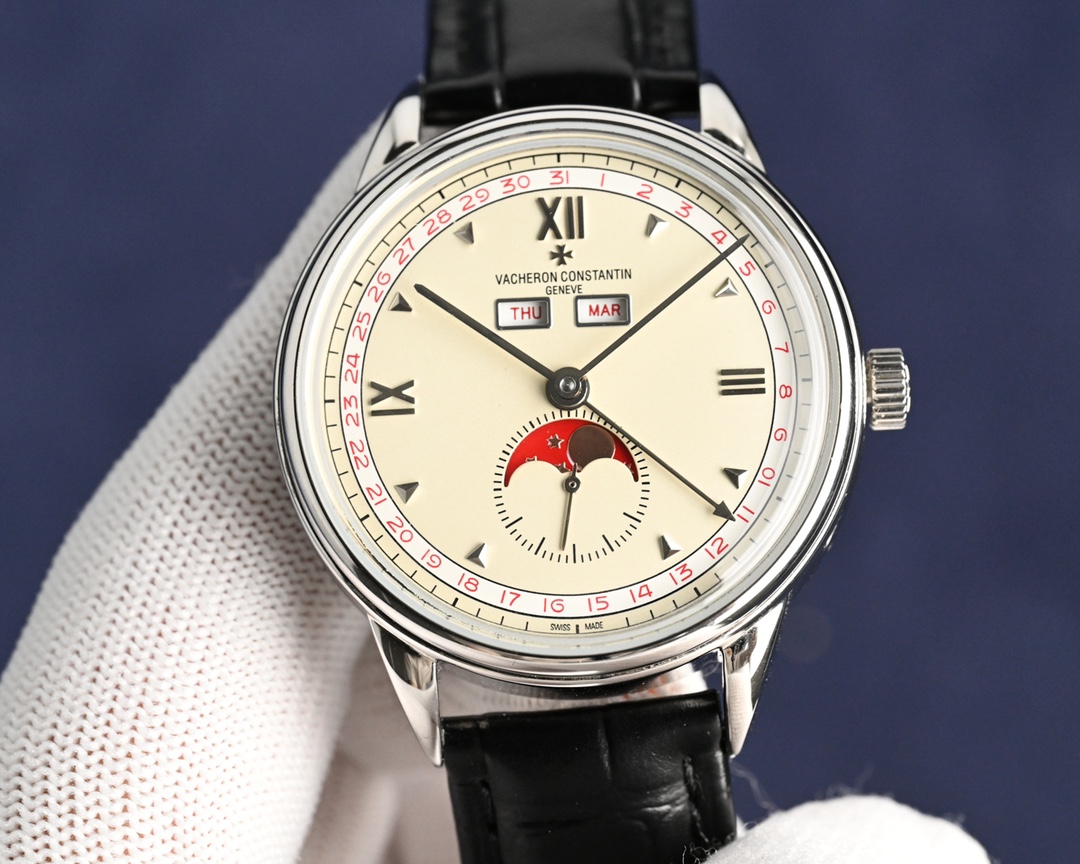 NO:150899,,Mei VC is launched!  Vacheron Constantin/Historical masterpiece series 3100V/00R triple calendar watch!  All-real function!  The highest version in the market!  [Case] ​​The watch is special, with a size of 40mm, and is decorated with a three-fold concave and concave engraving pattern, showing the retro style and is matched with a beautiful curved pot cover glass to make its overall literal texture better!  【Movement】The automatic mechanical custom movement with a 4400QCL copy!  Stable operation!  All-real function!  Through the transparent case back cover, you can appreciate the excellent movement polishing process. [Dial] strives to be perfect, 1:1 replica and restore the retro dial, with four major functions: month, week, calendar, real sunlight, and real gold-plated sunlight dial, the overall color is closer to the counter!  [Watch Buckling] The watch is paired with Italian cowhide to make the wrist fit and comfortable!  The classic logo of 