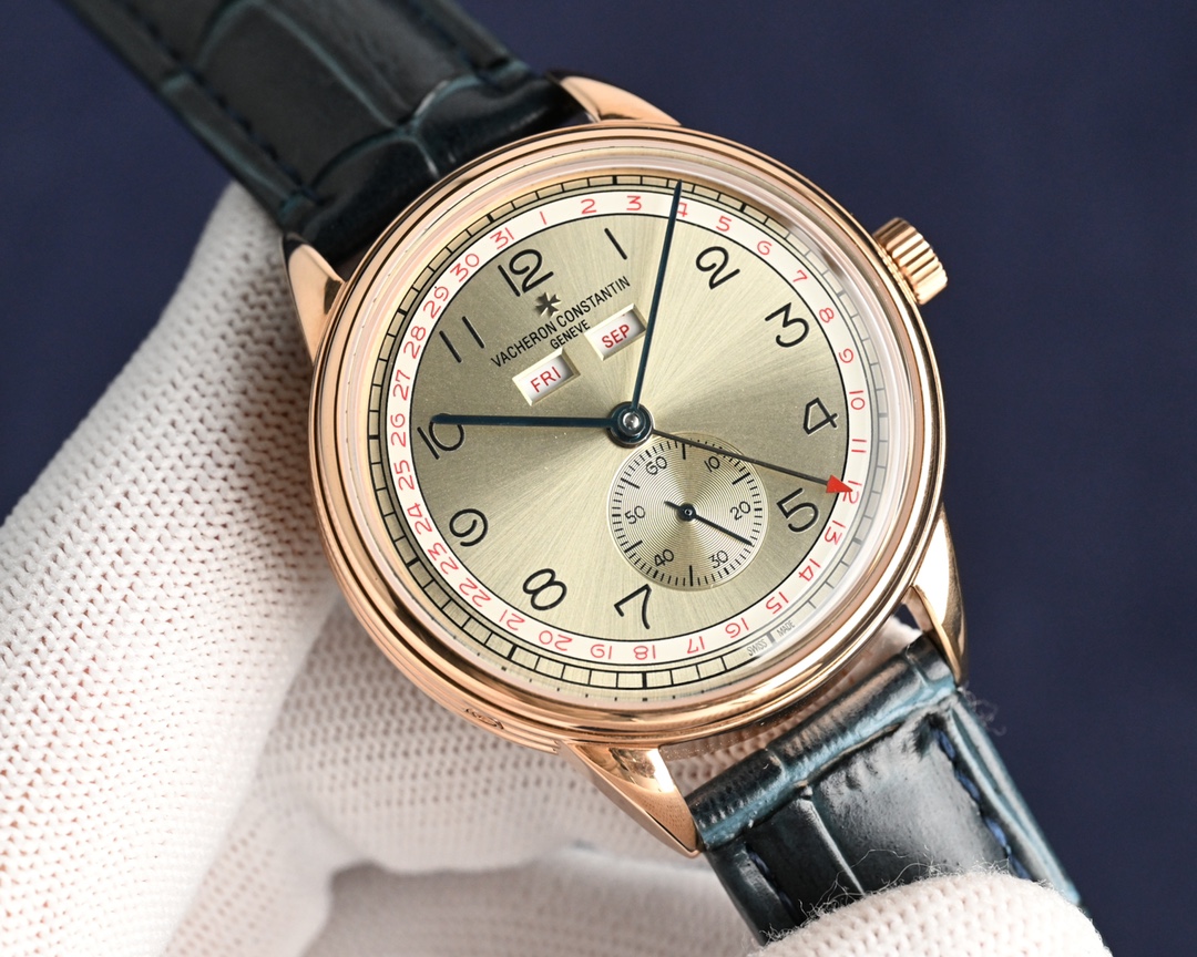 NO:150836,Rose VC is launched!  Vacheron Constantin/Historical masterpiece series 3100V/00R triple calendar watch!  All-real function!  The highest version in the market!  [Case] ​​The watch is special, with a size of 40mm, and is decorated with a three-fold concave and concave engraving pattern, showing the retro style and is matched with a beautiful curved pot cover glass to make its overall literal texture better!  【Movement】The automatic mechanical custom movement with a 4400QCL copy!  Stable operation!  All-real function!  Through the transparent case back cover, you can appreciate the excellent movement polishing process. [Dial] strives to be perfect, 1:1 replica and restore the retro dial, with four major functions: month, week, calendar, real sunlight, and real gold-plated sunlight dial, the overall color is closer to the counter!  [Watch Buckling] The watch is paired with Italian cowhide to make the wrist fit and comfortable!  The classic logo of 