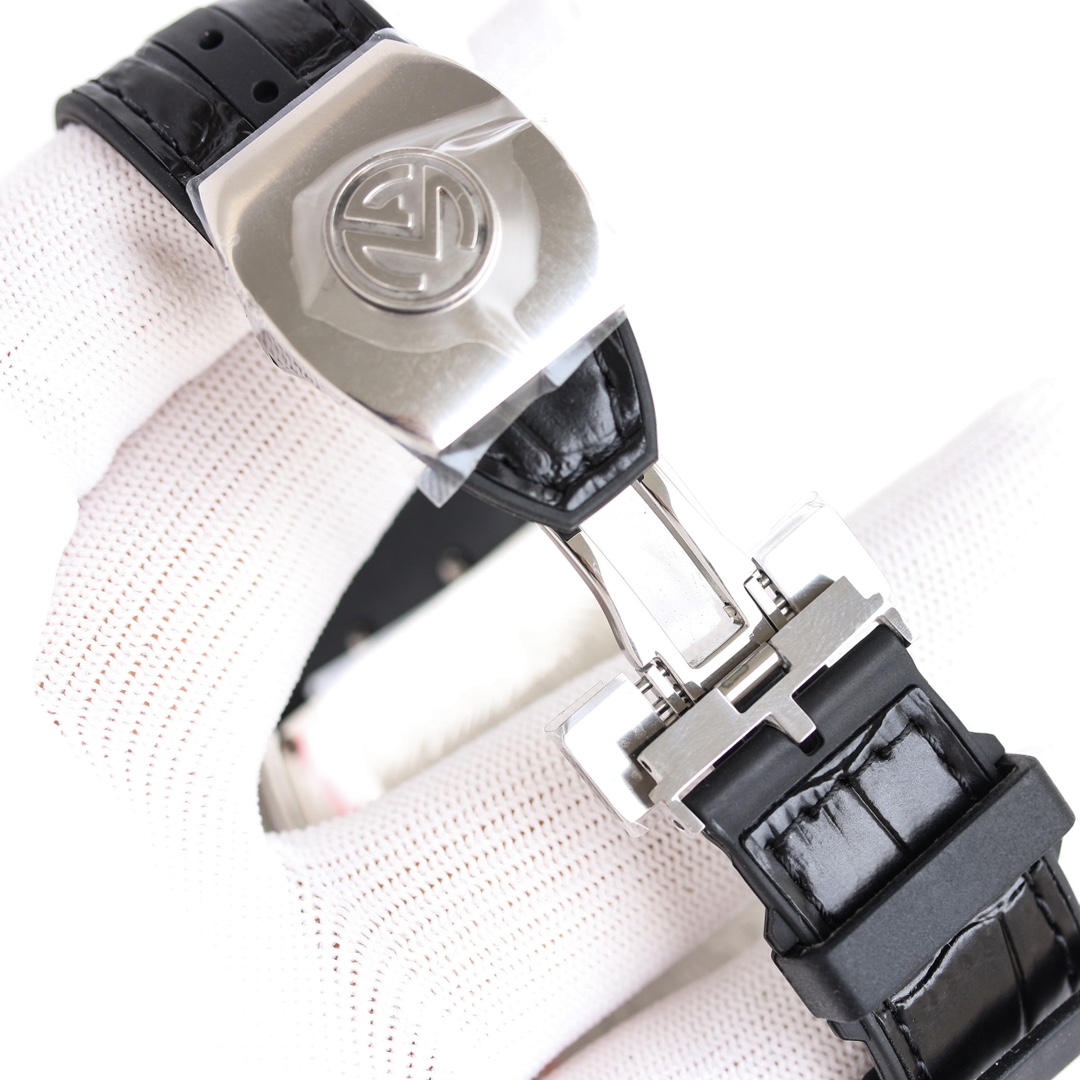 Franck Muller V45 Series Diamond-Accented Watch with Loes Van Delft Skull Design 10 i1743929757 5302 8