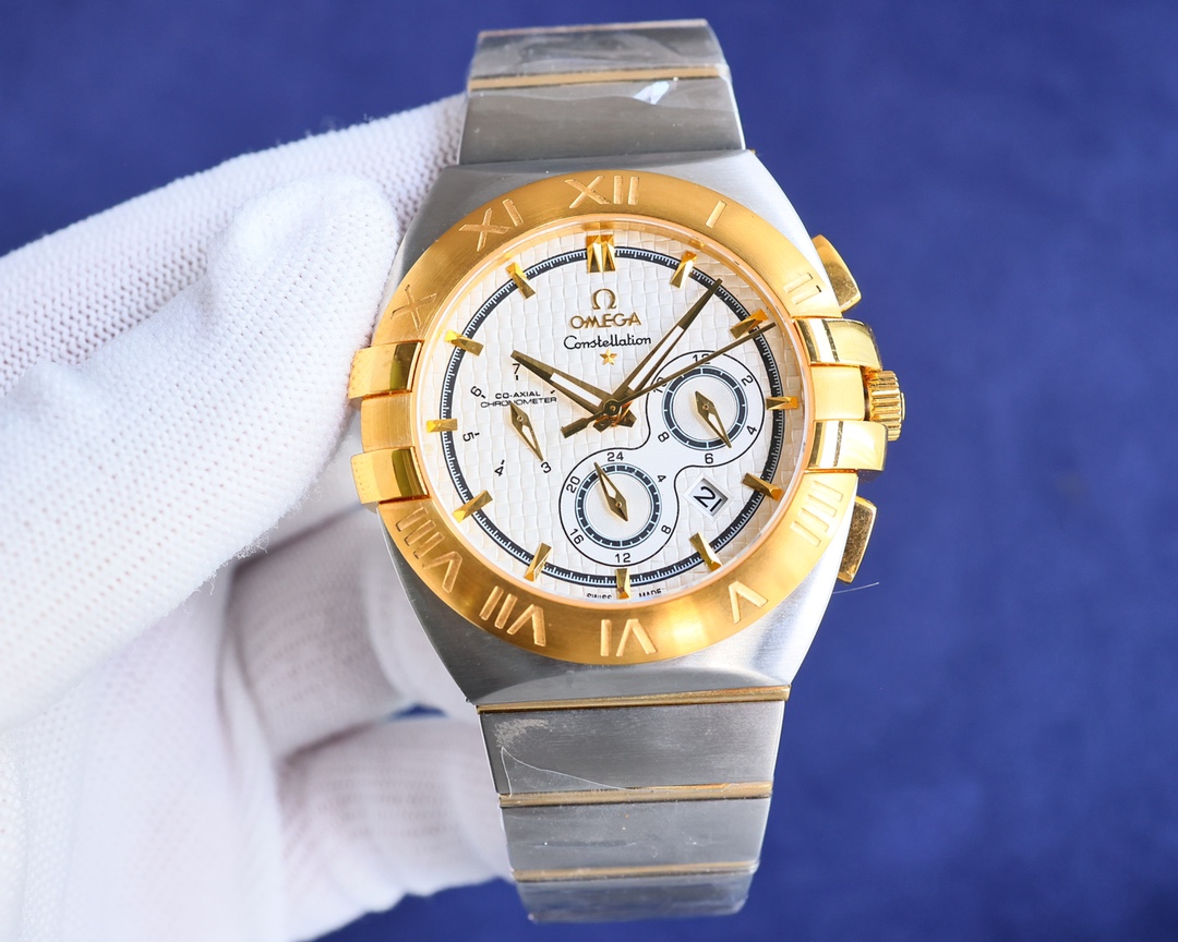 NO:336525,Gold, new Omega/multi-functional constellation double eagle, the case inherits the inherent characteristics of the constellation series. The claw design on both sides of the case is a classic design feature of the constellation series launched in 1982. The design is clever and thoughtful to enhance the sporty feeling of the watch. The bezel is equipped with a stainless steel Roman numeral scale, symbolizing Omega's technical achievements and pioneering spirit. It is limited to sell, with a size of 43mm, paired with () zero-reversal movement, sapphire glass, waterproof function, super A quality! Welcome to transfer pictures and order! , omega19860909金,  新 款 欧米茄/多功能星座双鹰,表壳承传了星座系列的固有特色.而表壳两侧的托爪设计,是源自1982年推出的星座系列的经典设计特色,设计巧花心思,加强手表的运动感.表圈上设有不銹钢制的罗马数字刻度,象征了欧米茄在技术上的成就及节节领先的开创精神,限量出售,尺寸43mm,搭配()零反修机芯,蓝宝石玻璃,具备防水功能,超A品质！欢迎转图订购！,,omega,Watch