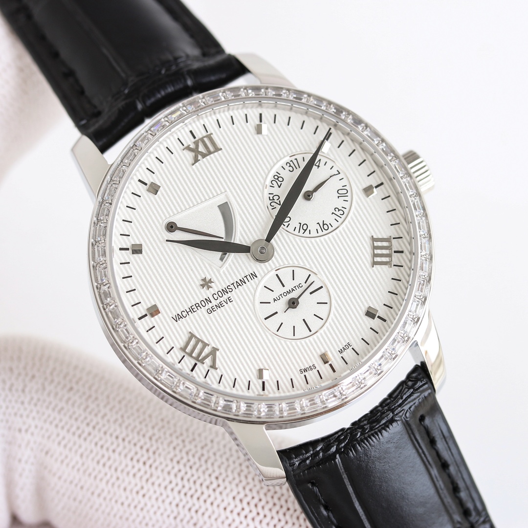 NO:393706,KM factory launches a new white light and diamond 50 Vacheron Constantin TRADITIONNELLE series 83520/000R-9909 mechanical watch, shockingly launched!  Independent second hand, pointer calendar, power reserve function, multi-function watch, 3-digit calendar, 6-digit running second hand, 9-digit brain display, the official watch diameter is 40mm, matched with a modified 2475SC fully automatic mechanical movement, it is out of stock for many years and has a popular model with high appearance.,,vacheron19860909KM工厂新推出白光.纹光钻都50江诗丹顿TRADITIONNELLE传袭系列83520/000R-9909机械腕表,震撼上市！独立秒针、指针式日历、动力储备功能,多功能腕表,3位日历,6位跑秒小针,9位动脑显示,官方同样表径尺寸40mm,搭配改装2475SC全自动机械机芯,常年无货高颜值热门款.,,vacheron,Watch