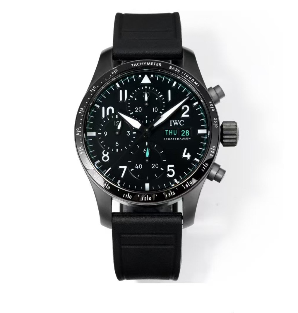 NO:393820,TW's new model exclusive research and development, IWC Pilot Series!  The latest version of the original model is opened in the market, and the excellence is kept. ① The watch uses a new model opened in 316 stainless steel, with a size of 41mm and a bandwidth of 20MM. ② In addition to having an extremely eye-catching speed measurement ceramic ring port, these two flying meters have high performance. In order to further strengthen their dynamic racing genes, not only the scale and Arabic numeral hour markers have changed from the printing form of conventional flying meters to the same inlay style as the Dafei G63, but all the time markers, pointer frames and dials use bright black decorations that perfectly echo the shiny speed measurement ring. The addition of bright black is very obvious to make the high performance of the flying meters look more refined and advanced. In addition, the three small dials not only divide the digital area and scale, but the scale rings on the outer side also specifically increase the slope, creating a sinking feeling, thus further enhancing the exquisiteness and layering of the entire watch. ③ The movement uses Asia's bottom to replicate Wanguo's 69385 automatic winding!  The movement. The panel is polished finely and has a full three-dimensional feeling!  The case is polished by Swiss technology and then hand-drawn sand, which is full of texture. The screw-in ceramic crown and double-sided anti-reflective convex sapphire glass mirror are very thorough and can withstand sudden drops of air pressure. ④ The dial design continues the pilot's classic cockpit instrument style. The dial color has been compared and adjusted hundreds of times with the authentic ones, and it is infinitely close to the authentic ones. ⑤ The strap uses the original Frug rubber strap and the Wanguo Quick Change System (EasX-CHANGE), allowing you to change the strap without tools (steel belt and tape are switched freely). The steel strap can be removed manually!  After spending huge amounts of money to dismantle the original, its structure and details are copied one by one. It ensures the restoration of the watch. ⑥ Restores the official dial one by one, using super luminous technology., chanel, iwc19860909TW新款独家研发,万国 IWC 飞行员系列！ 市场最新版本原版开模,精益求精. ①腕表采用316精钢全新开模,尺寸为41mm表带宽度为20MM. ②除了拥有极为醒目的测速陶瓷圈口,这两款飞计高性能为了进一步强化其动感的赛车基因,不仅刻度与阿拉伯数字时标由常规飞计的印刷形式,变为了和大飞G63相同的镶嵌式,并且所有时标、指针的边框和表盘都采用了与闪亮测速圈完美呼应的亮黑色装饰,亮黑色的加入非常明显的让飞计高性能看起来更加的精致和高级,另外,三个小表盘不仅将数字区域和刻度进行了分区,外围的刻度环还特别增加了坡度,营造出了下沉的感觉,从而进一步增强了整表的精致度和层次感. ③机芯采用Asia透底复刻万国的69385自动上链！ 机芯.面板打磨精细,立体感十足！表壳采用瑞士工艺打磨之后再手工拉沙,质感十足.旋入式的陶瓷表冠,双面防反光凸状蓝宝石玻璃表镜,非常透彻,可抵受骤降气压. ④表盘设计延续飞行员经典的驾驶舱仪表盘风格,表盘颜色经过上百次与正品对比调教,已经无限接近正品. ⑤表带采用原版弗橡胶表带搭配万国快速更换系统（EasX-CHANGE), 让你无需工具徒手即可更换表带（钢带和胶带自由切换）钢带都是手动可以快拆的！斥巨资拆解原装后其结构以及细节逐一复制.极高的保证了腕表的还原度. ⑥一比一还原官方表盘,采用超级夜光工艺技术.,,chanel,iwc,Watch