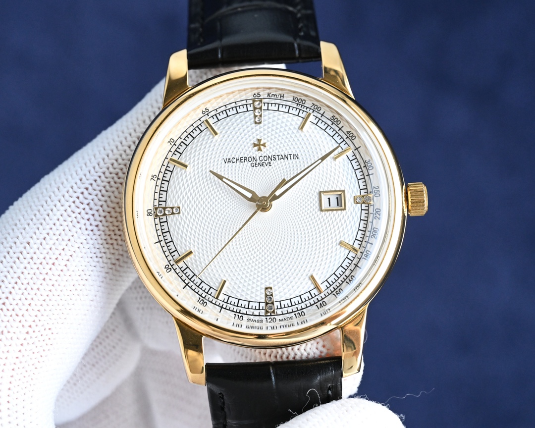 NO:393875,Vacheron Constantin inheritance series watch upgrade version, white and golden rose, the watch is equipped with original. It makes the watch look thinner, the frequency is 28,800 vibrations per hour to improve the four angle curves of the case. The dial color curve is more in line with the dial, the dial is polished more delicately, the market's exclusive latest pot cover glass material, super strong 3D three-dimensional sense, ultra-thin craftsmanship, 42mm diameter, the overall closer to the counter and Italian cowhide to make the wrist fit and comfortable!  The Vacheron Constantin inheritance series produced by TW factory integrates Vacheron Constantin's most unique DNA and is a symbol of Vacheron Constantin's ultimate elegance, which fully reflects the purest tradition of the high-end watchmaking industry!  Suitable for all kinds of business occasions, simple, refined and elegant, exquisite and exquisite reproduction, please enjoy it!  Welcome to reprint!  ,vacheron,cowhide19860909江诗丹顿传承系列腕表升级版 白,金玫,该表搭载由原装.让表更显纤薄,频率为每小时振动28,800次对表壳的四个角弧度进行改善,表盘颜色弧度更契合,表盘打磨更细腻,市场独家最新锅盖玻璃材质,超强的3D立体感,超薄工艺,直径42mm,整体更贴近专柜搭配意大利牛皮让手腕更贴合舒适！TW工厂出品的江诗丹顿的传承系列融汇了江诗丹顿最独特的DNA,是江诗丹顿极致优雅的象征充分体现了高级制表业最纯粹的传统！适合各种商务场合,简敛精致不失优雅精品复刻,敬请品鉴！欢迎转载！,,vacheron,cowhide,Watch