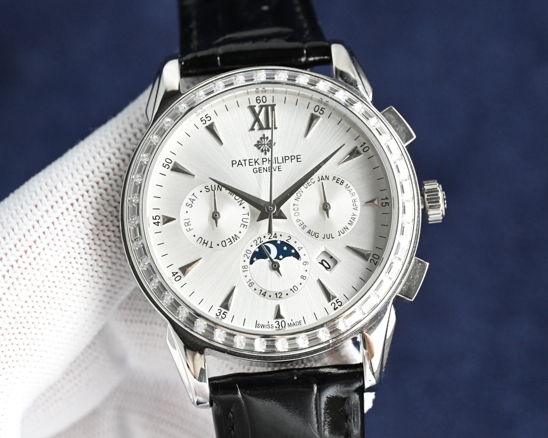 NO:393871,Platinum Patek Philippe has made a stunning appearance. The 41mm watch diameter is suitable for the public men's handsets, which is very business-friendly and casual. It has a strong visual impact, which makes people unforgettable and has a more beautiful sense of materiality. 1. It is matched with imported multi-functional movement [non-market ordinary domestic movement] (zero rework) function (24 hours, week/star/month) This watch has a power reserve of 38-48 hours. 2. Imported 316L stainless steel, using vacuum plating in 18k quality furnace!  3 Paired with exclusive custom square scale cowhide strap 4 wear-resistant scratch-resistant sapphire glass mirror!  530 meters of living waterproof level. Patek Philippe is simple but not simple!  The quality of real-life shooting is consistent, patek philippe,cowhide19860909白金 百达翡丽Patek Philippe惊艳登场,41毫米的表径适配大众男性手寸,非常商务可亦休闲.视觉冲击力强,令人过目不忘,实物质感更加优美.  1搭配进口多功能机芯【非市场普通国产机芯】（零返修）功能（24小时,星期/星辰/月份）此腕表拥有38-48小时动力储备. 2进口316L精钢,采用18k品质炉内真空电镀！ 3搭配独家定制方形鳞纹牛皮表带 4耐磨防刮蓝宝石玻璃镜面！ 530米生活防水等级. 百达翡丽（Patek Philippe） 简约而不简单！实物拍摄品质如一,,patek philippe,cowhide,Watch