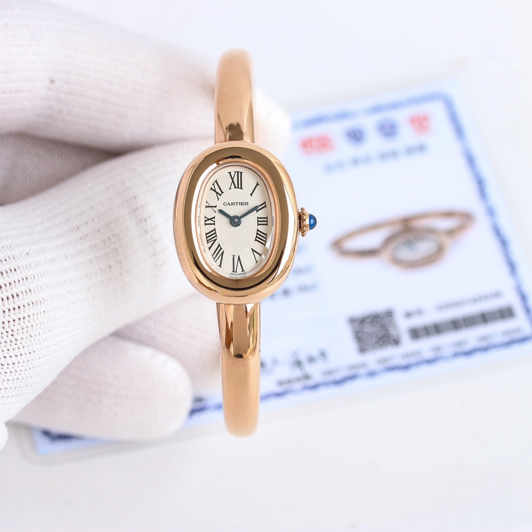 NO:393984,New bathtub bracelet watch, 18k gold version!  Mei, Kajia's classic bathtub series watch. Baignoire's new 'bathtub' bracelet watch, case size 24.6*18.7 mm, hand circumference size 15mm 16mm 17mm. The watch is a bracelet, small and unique fork, and it reveals a hint of luxury in fashion. It is shocking when you get the real thing and has a high appearance!  The oval appearance feels like an elegant European-style bathtub, which is so beautiful!  Baignoire Bathtub series watches, soft lines, lugs and luxurious temperament give the watch an ultimate balanced look. The watch is timeless and classic, showing French elegance, and is favored by women. Small watch, original imported Swiss quartz movement. Stainless steel case, silver-plated dial, sword-shaped blue steel hand, sapphire crystal mirror. Cartier watch reinterprets the traditional round watch shape, extending the circle into an oval. The watch draws inspiration from the simple oval with great geometric characteristics, adopts a round and rich oval silhouette, showing the soft style. The gift is definitely the first choice, and if you are not satisfied, support returns!,, cartier, bracelet19860909新款浴缸手镯表,18k包金版！玫,卡家经典之作浴缸系列手表. Baignoire 全新“浴缸”手镯腕表,表壳尺寸24.6*18.7毫米,手围尺寸15mm 16mm 17mm. 手表即是手镯,小巧别致叉夺人眼球,时髦中更透露一丝奢华,实物拿到手的时候大吃一惊,颜值高 ！椭圆外型的感觉正是典雅欧风浴缸形状,这也太好看了吧！Baignoire浴缸系列腕表,柔和的线条、表耳以及华贵气质赋予腕表极致平衡的观感.腕表隽永经典,尽显法式优雅,深受女性青睐.小号表款,瑞士原装进口石英机芯.精钢包金表壳,镀银表盘,剑形蓝钢指针,蓝宝石水晶镜面.卡地亚腕表重新演绎传统圆形腕表造型,将圆形延伸为椭园形.腕表从极具几何特色的简约椭圆形汲取灵感,采用圆润丰盈的椭圆廓形,尽彰柔美风情.送礼自留绝对首选,不满意支持退货!,,cartier,bracelet,Watch