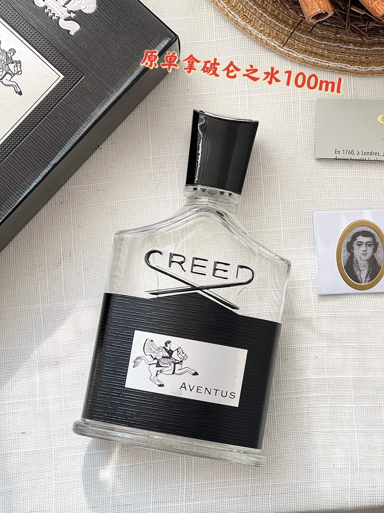 P100!原单品质(配手提袋)#你驰骋沙场,征战天下,却与你闲话桑麻,相思入画,王者之香,没有失败可言,戒得了男人,但绝对戒不了这款香水#【Cred/克雷德拿破仑之水100ML】男女中性香水正装!掌柜重磅推荐给大家!买到就是赚到!正儿八经的渠D货源!每盒都带正p保障免税直邮防伪贴,并附赠cdf三亚免税城购物袋,防伪贴刮开涂层扫码查询输入串码即可显示正规产品!! 关键掌柜这是真的白菜价,错过拍断大腿都没用!高端商品不支持试用!塑封拆毁不退不换,敬请谅解! 从2010年开始问世以来,这个香水足足火了14年,到了 2024年了,仍然有的地方砖柜断货,真的是个奇迹了!男女通用!克雷德所有的香水都带有无穷无尽的神秘色彩,毕竟使用的是古老的香薰蒸馏技术,全都是由世界顶尖调香师亲手调配,顶级的选料,配方缜密,每瓶都是艺术品,优雅,疯狂,令人心旷神怡!所以说Creed香水绝对是古老而又奢侈的味道! 香调:果香甘苔调 前调:香柠檬 黑加仑 菠萝 苹果 中调:桦木 广藿香 玫瑰 茉莉 后调:麝香 橡木苔 香草 龙涎香 珍品难得!皇家贵族御用,不止是女人性感的秘密,更是男人醉好的化妆品!沁人心脾!送礼最佳!我有我的Creed香水,不是很普及,但是很限量,一定很好闻!安排!限量几十盒,开抢!