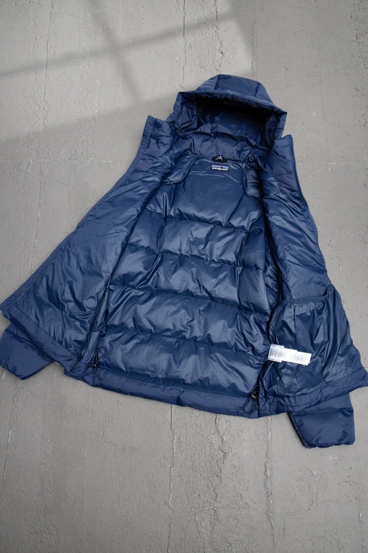 Patagonia Fitz Roy Outdoor Jacket with Water Resistance and Velvet Lining - 图片 3