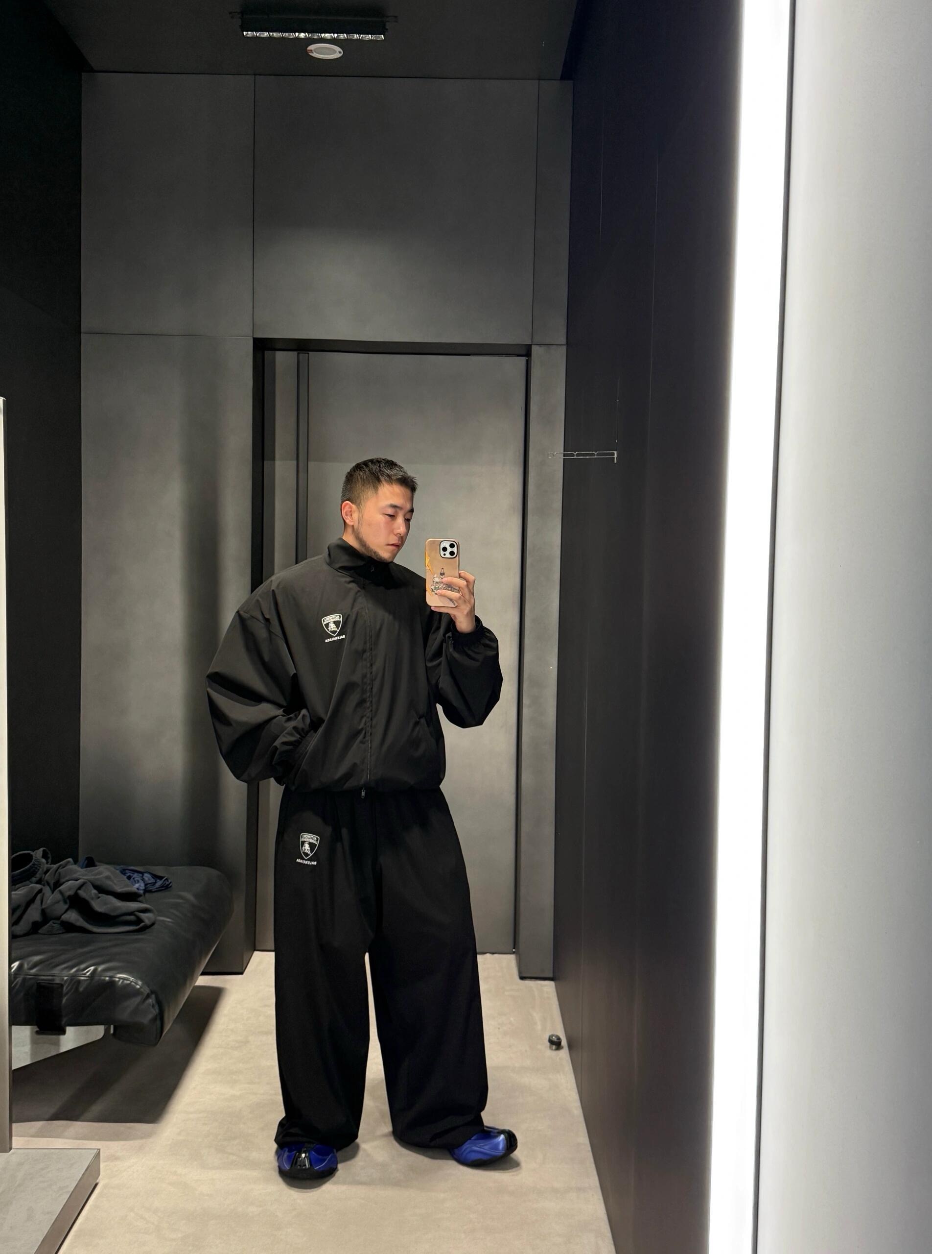 Balenciaga / 巴黎世家 25Fw 
兰博基尼梭织套装 上身咨询图ℹ️